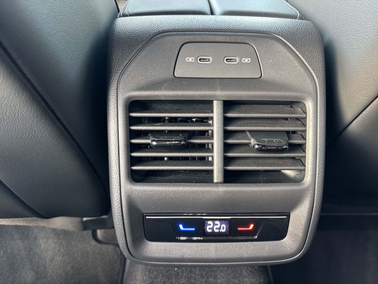 Volkswagen Passat Variant 2.0 R-LINE NEUES MODELL AHK LM19