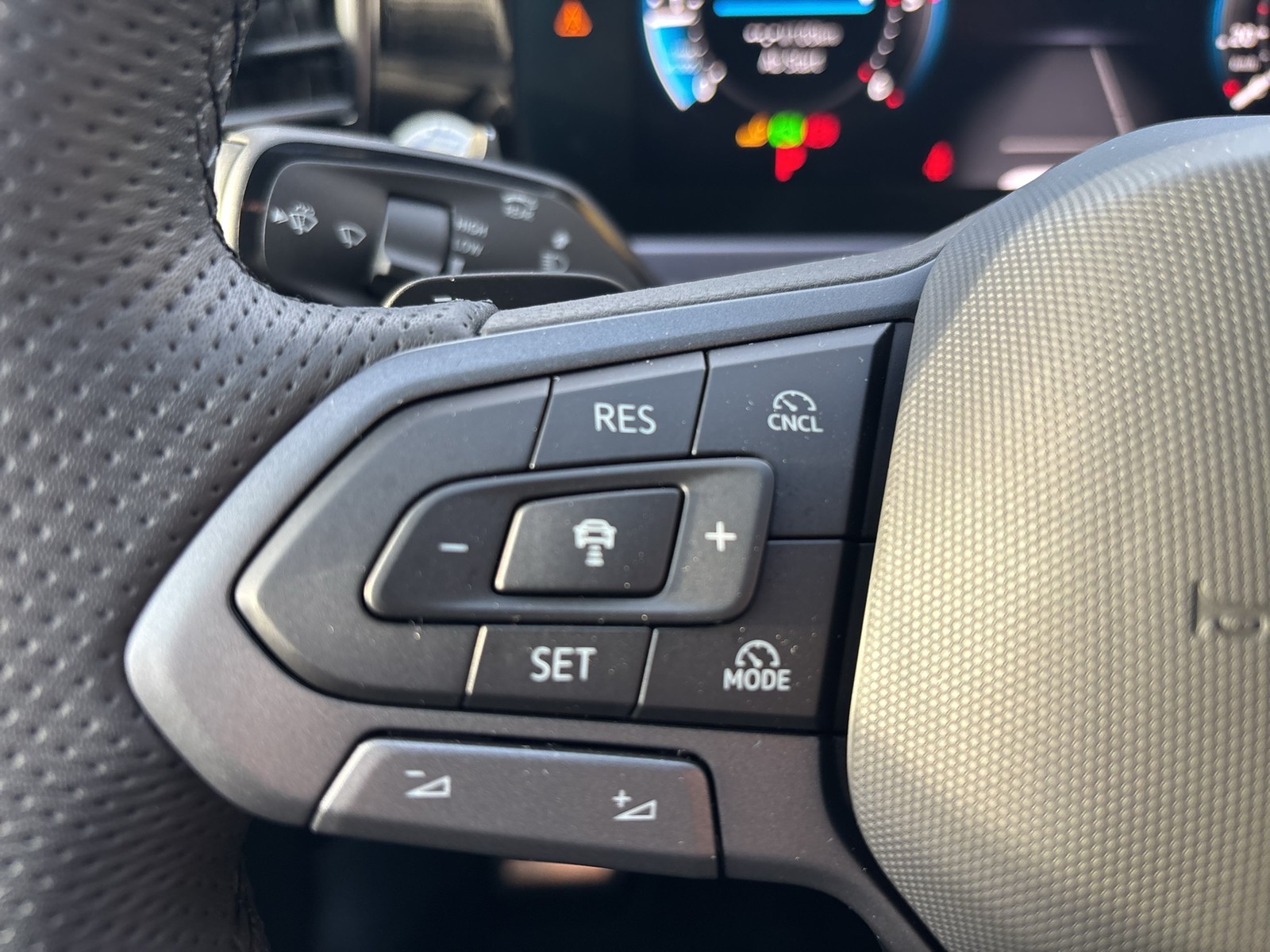 Volkswagen Passat Variant 2.0 R-LINE NEUES MODELL AHK LM19