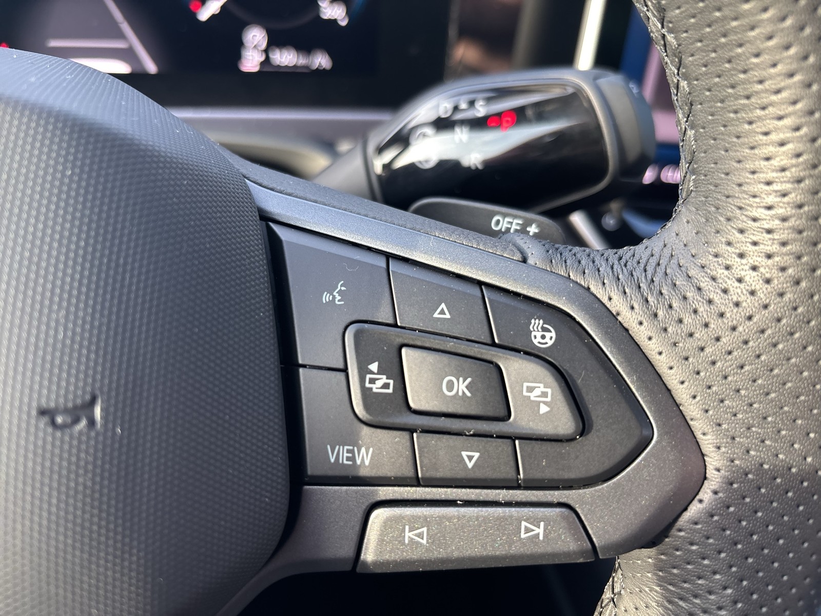 Volkswagen Passat Variant 2.0 R-LINE NEUES MODELL AHK LM19