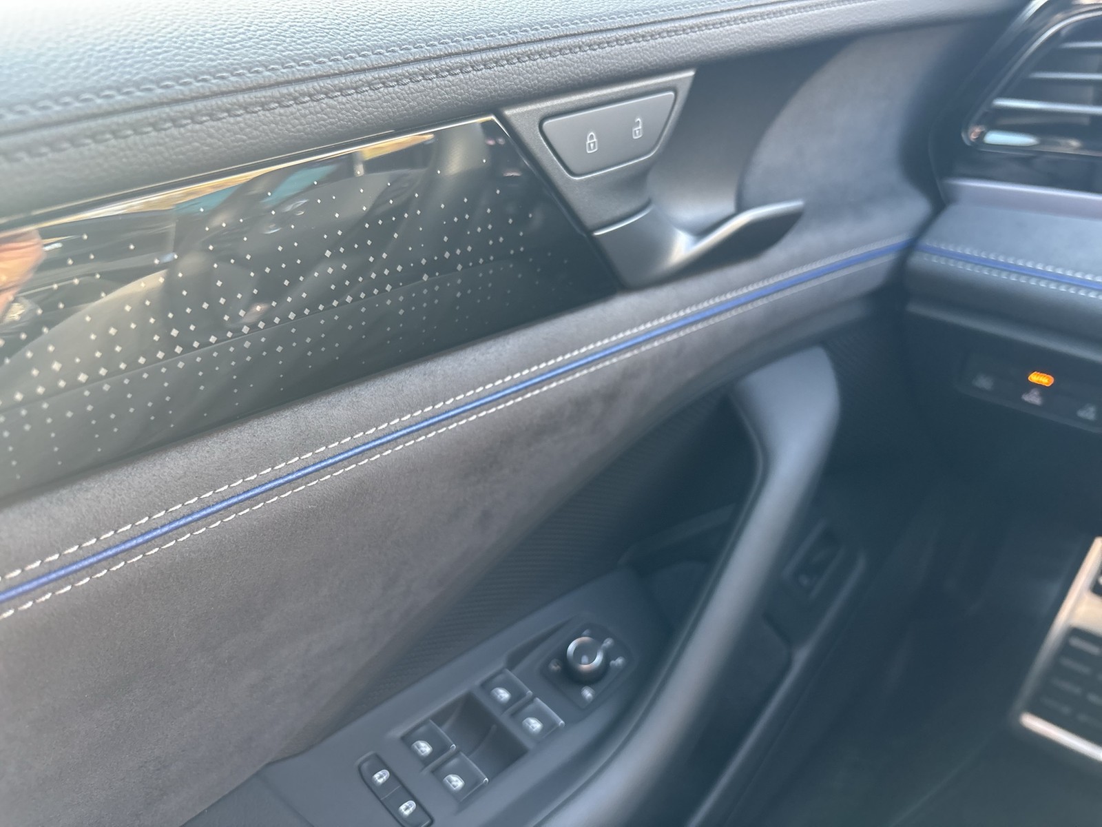 Volkswagen Passat Variant 2.0 R-LINE NEUES MODELL AHK LM19