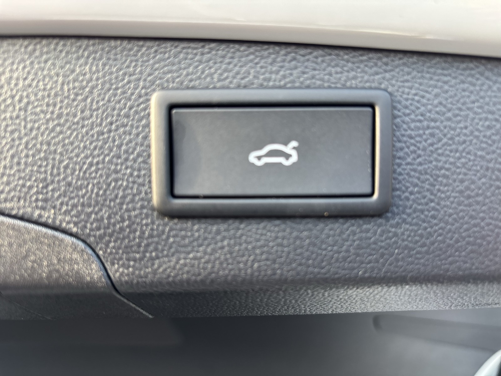 Volkswagen Passat Variant 2.0 R-LINE NEUES MODELL AHK LM19