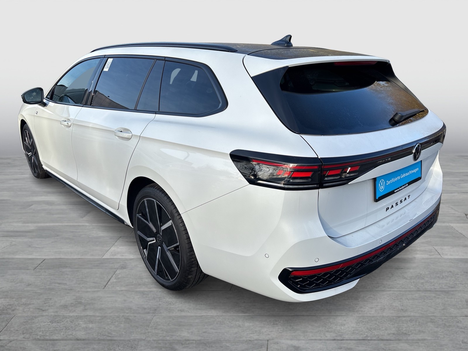 Volkswagen Passat Variant 2.0 R-LINE NEUES MODELL AHK LM19