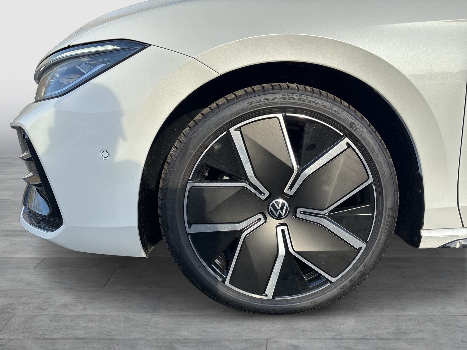 Volkswagen Passat Variant 2.0 R-LINE NEUES MODELL AHK LM19