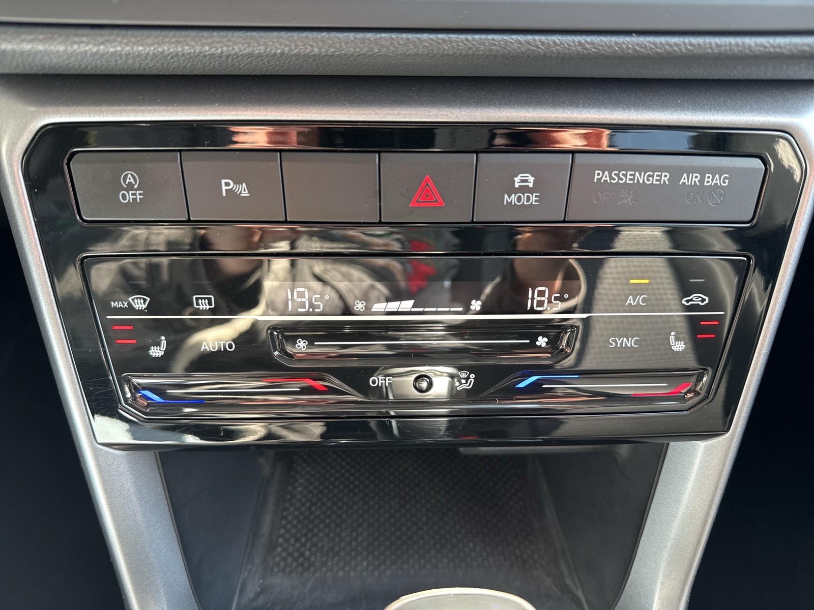 Volkswagen T-Cross 1.5 ACTIVE AHK KAMERA ACC NAVI