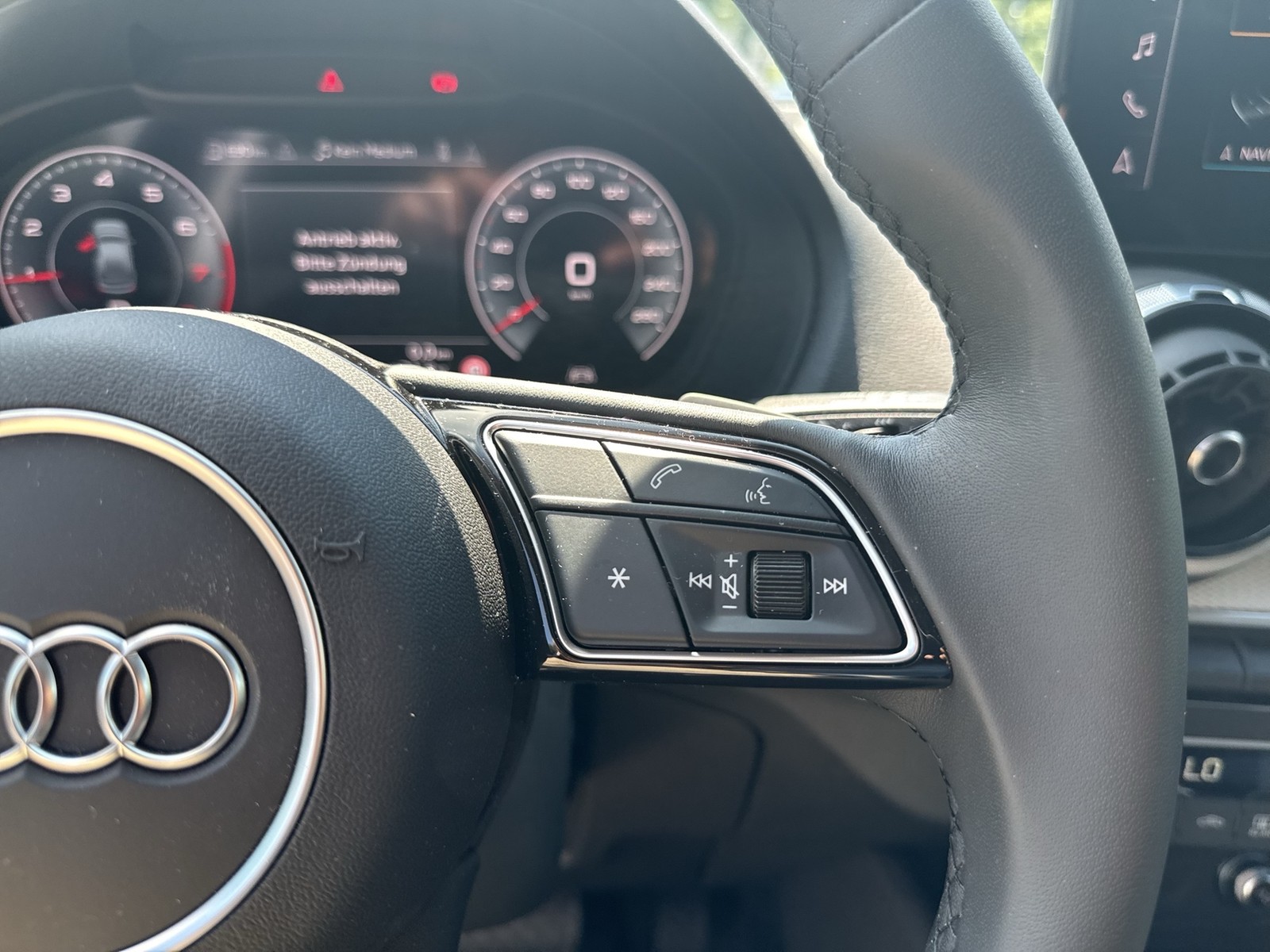 Audi Q2 35 advanced CAM E-KLAPPE NAVI+ LM17 SITZHEIZ.