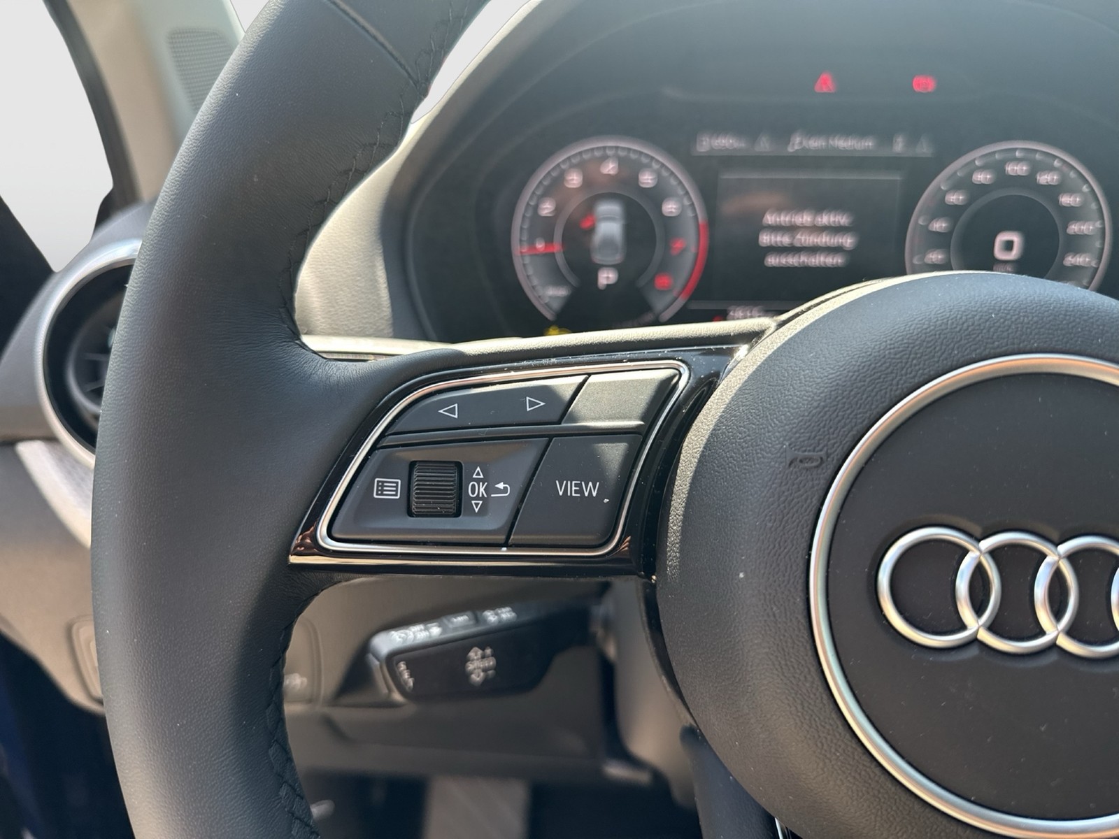 Audi Q2 35 advanced CAM E-KLAPPE NAVI+ LM17 SITZHEIZ.