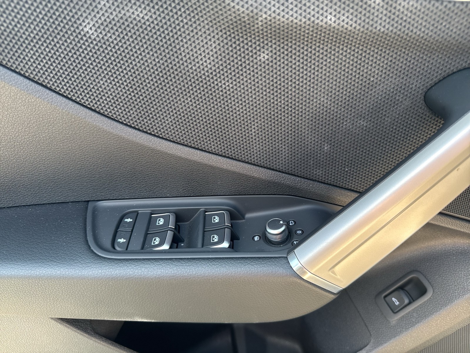 Audi Q2 35 advanced CAM E-KLAPPE NAVI+ LM17 SITZHEIZ.