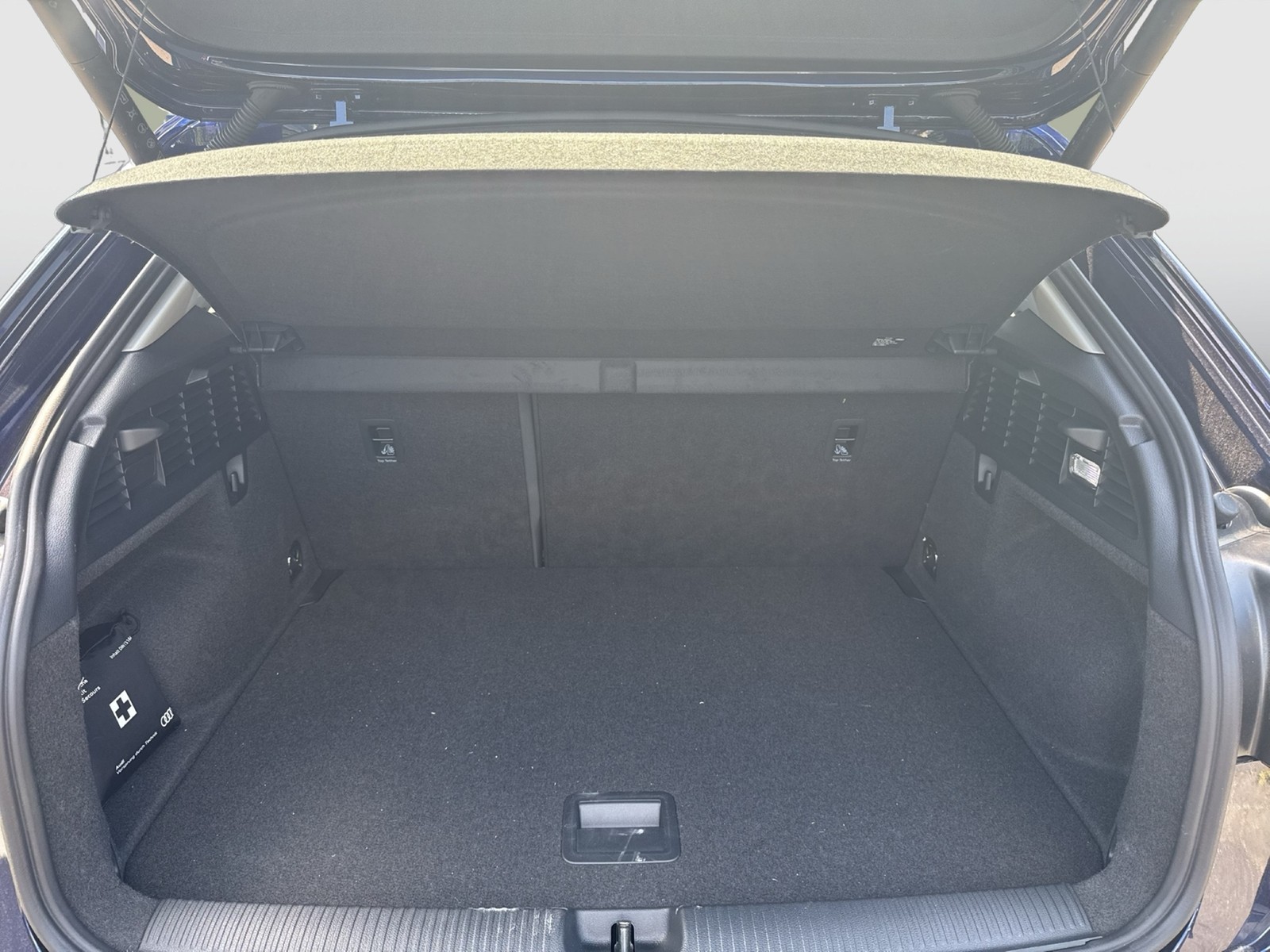 Audi Q2 35 advanced CAM E-KLAPPE NAVI+ LM17 SITZHEIZ.