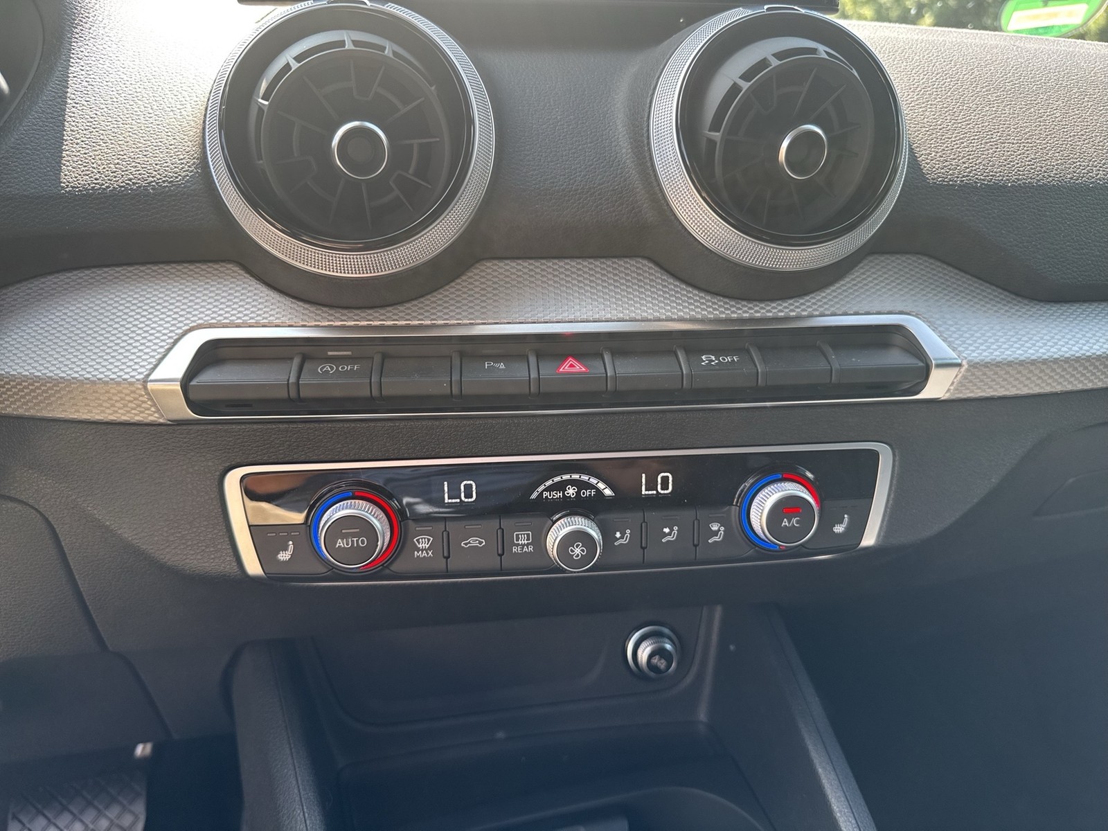 Audi Q2 35 advanced CAM E-KLAPPE NAVI+ LM17 SITZHEIZ.