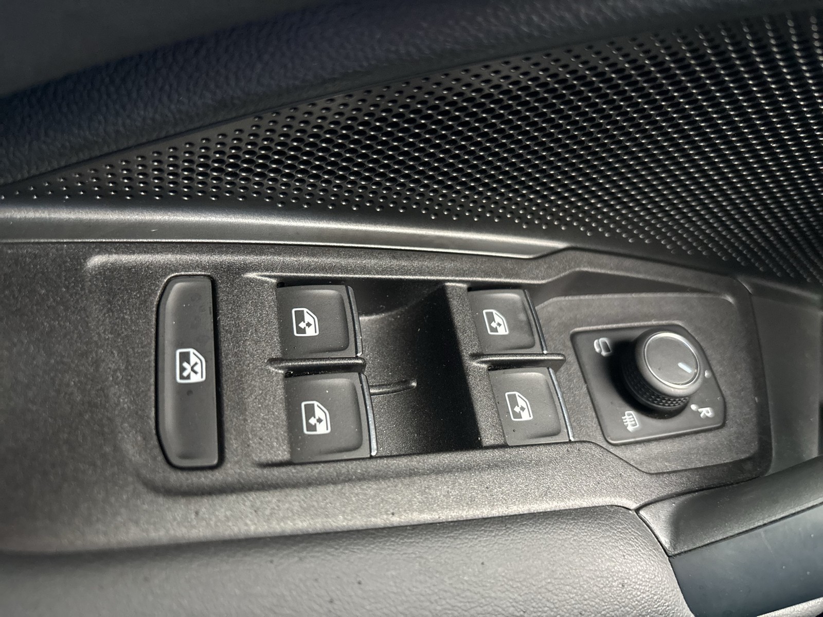 Volkswagen Tiguan 2.0 GOAL 4X4 NEUES MODELL AHK 360°CAM ACC