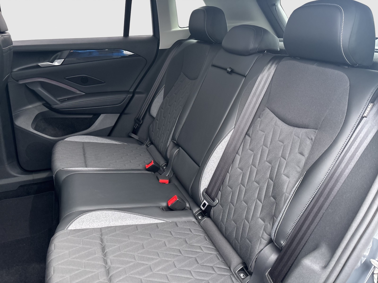 Volkswagen Tiguan 2.0 GOAL 4X4 NEUES MODELL AHK 360°CAM ACC