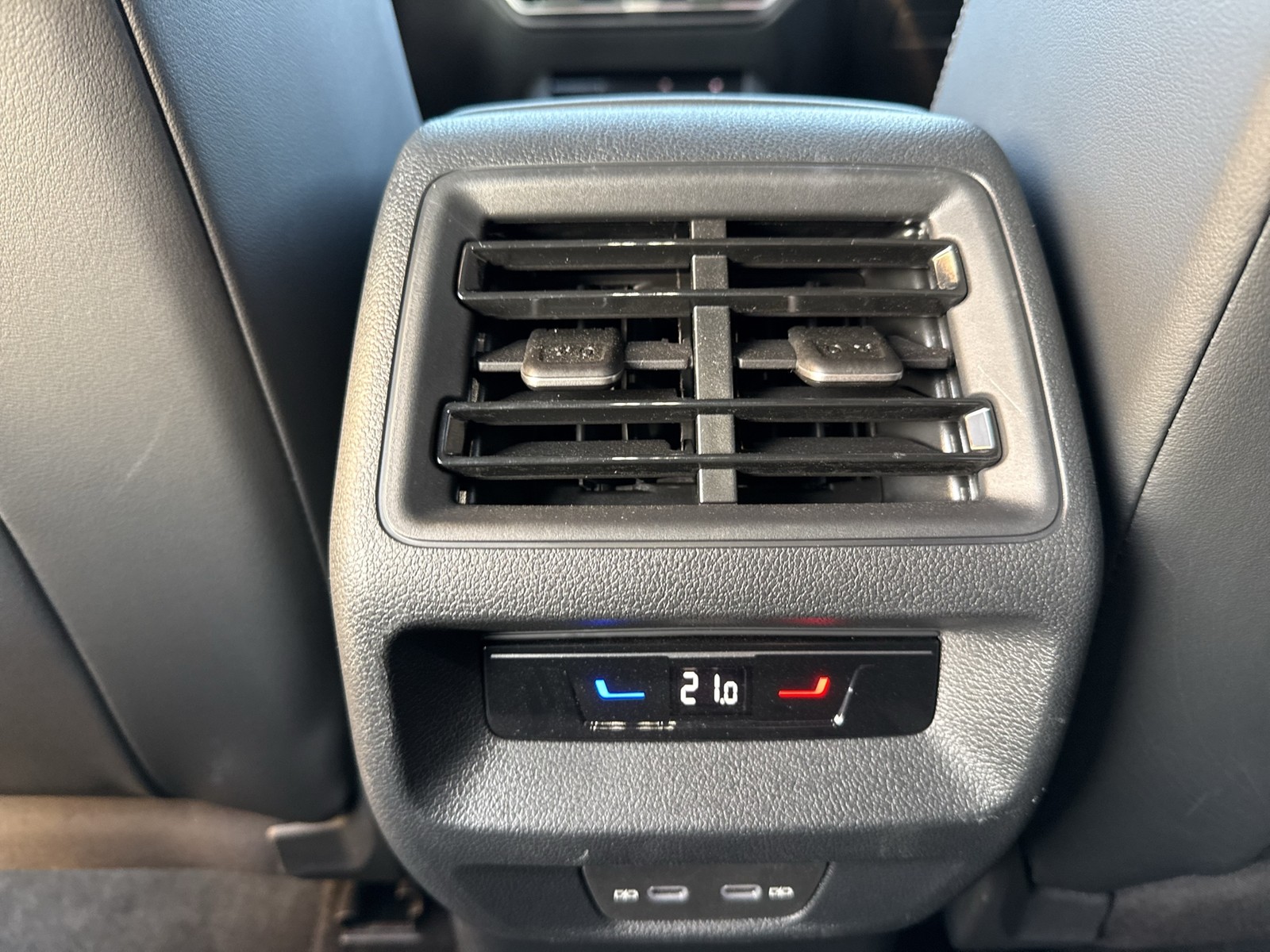 Volkswagen Tiguan 2.0 R-LINE 4X4 NEUESMODELL AHK 360CAM 20Z