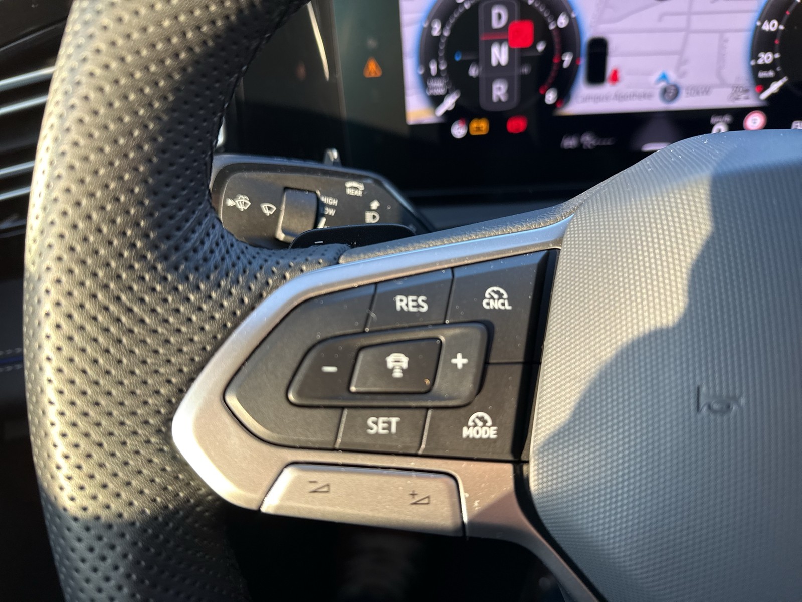 Volkswagen Tiguan 2.0 R-LINE 4X4 NEUESMODELL AHK 360CAM 20Z