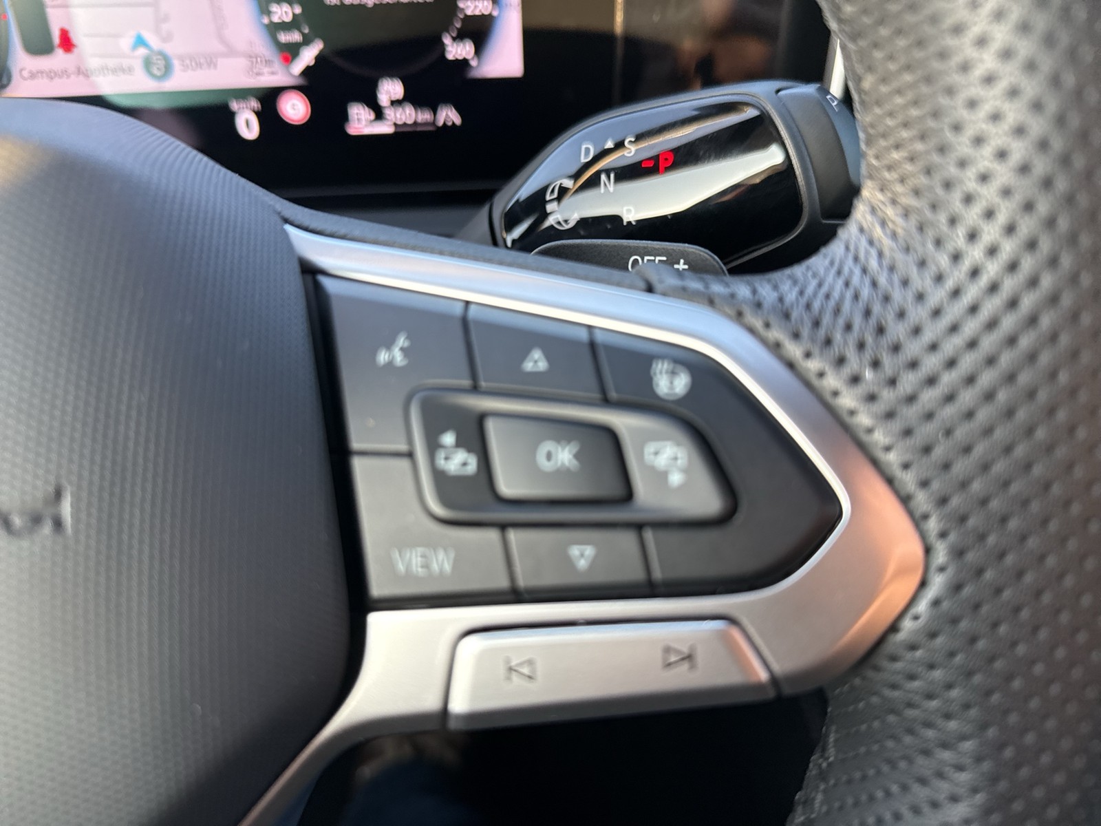 Volkswagen Tiguan 2.0 R-LINE 4X4 NEUESMODELL AHK 360CAM 20Z