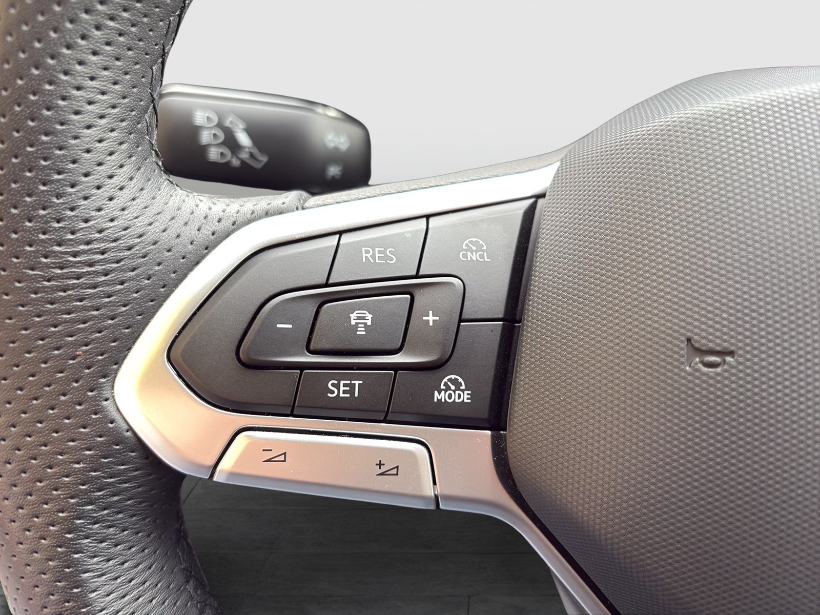 Volkswagen Golf VIII 1.5 R-LINE FACELIFT 360CAM ACC CARPLAY