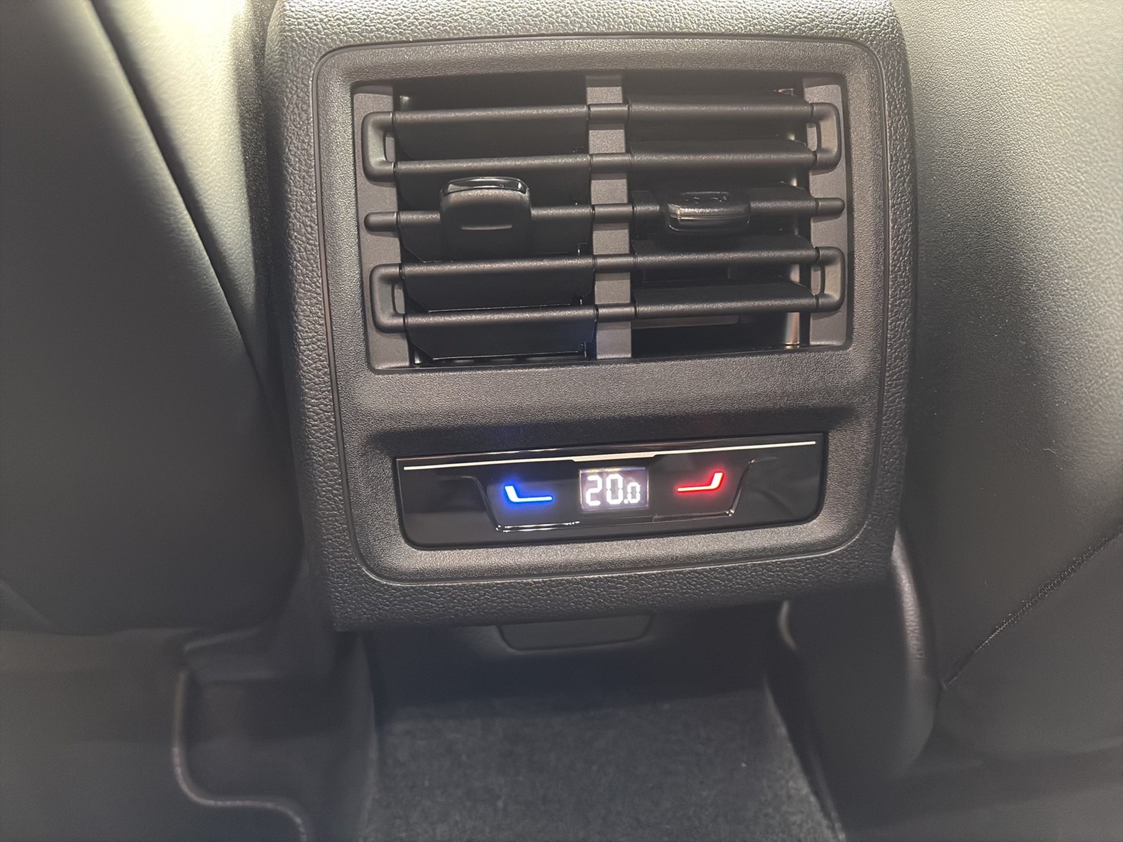 Volkswagen Golf VIII 1.5 R-LINE FACELIFT 360CAM ACC CARPLAY