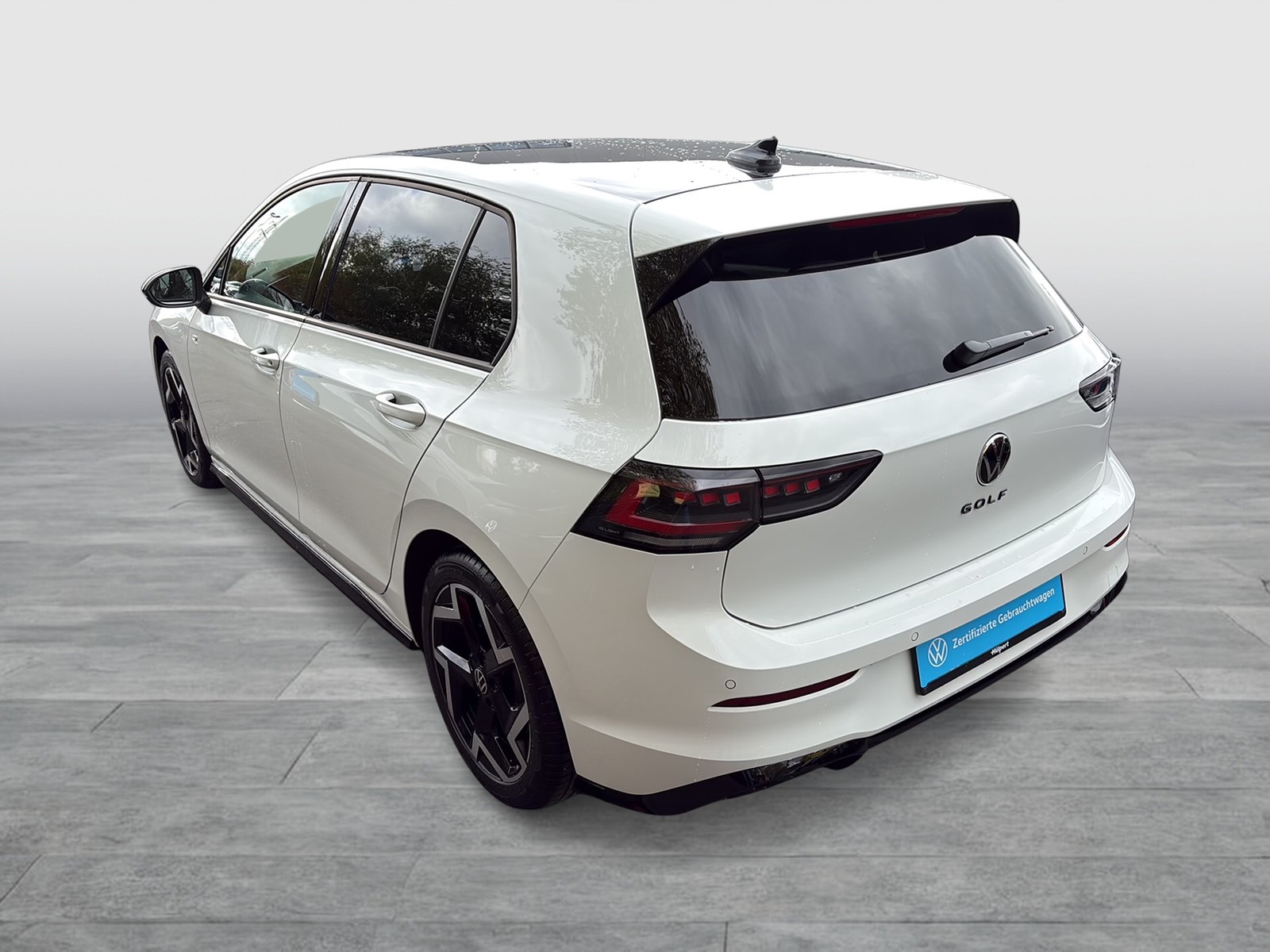 Volkswagen Golf VIII 1.5 R-LINE FACELIFT 360CAM ACC CARPLAY