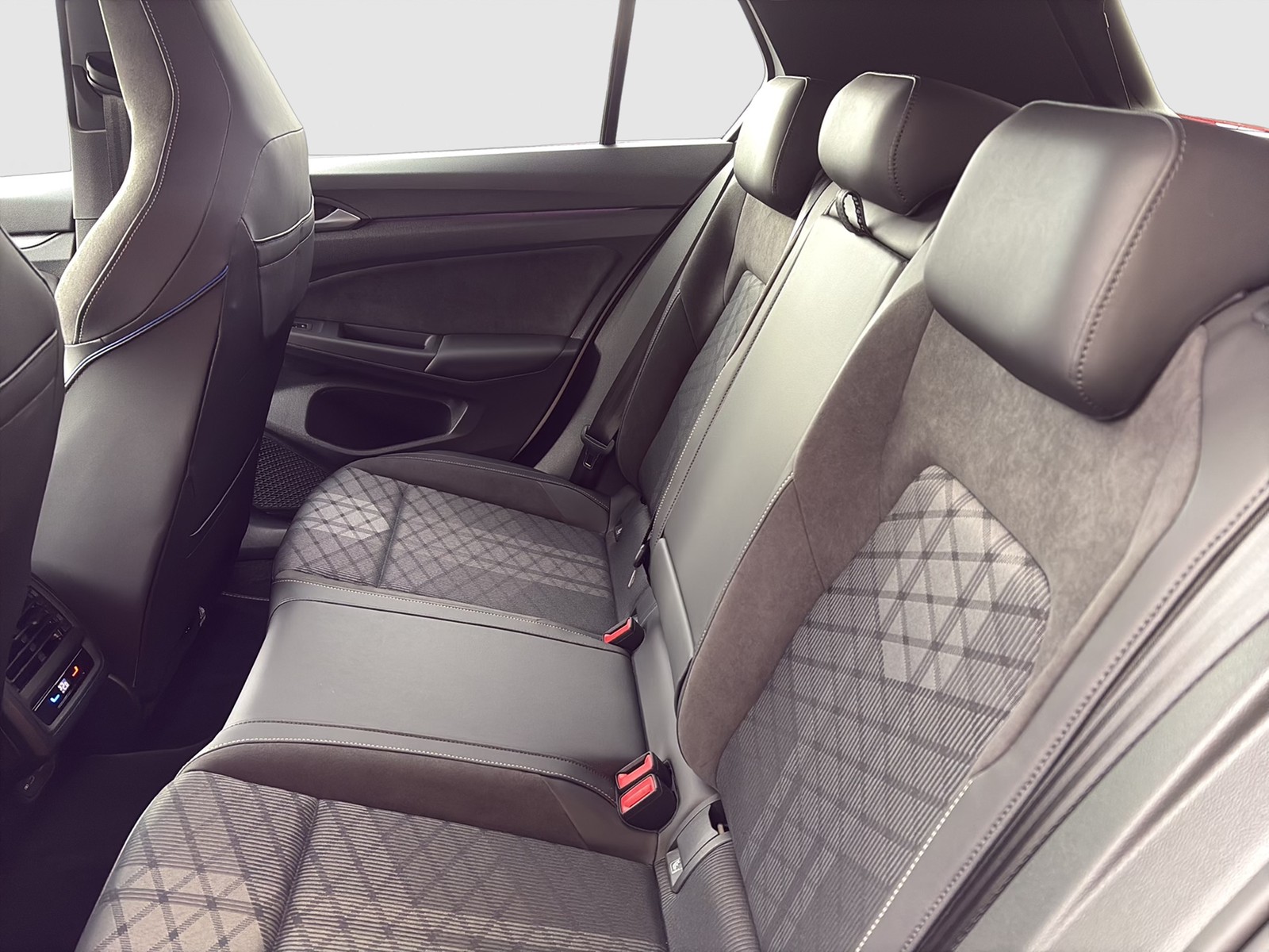 Volkswagen Golf VIII 1.5 R-LINE FACELIFT 360CAM ACC CARPLAY