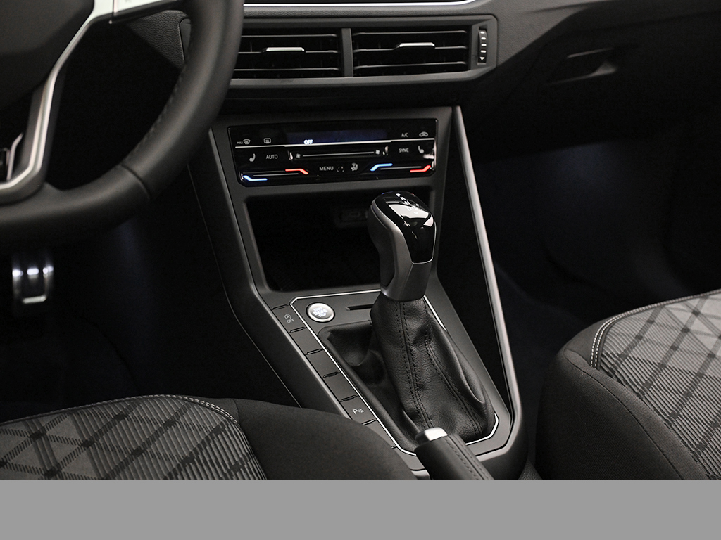 Volkswagen Polo 1.0 R-LINE DSG PANO NAVI CAM KEYLESS 