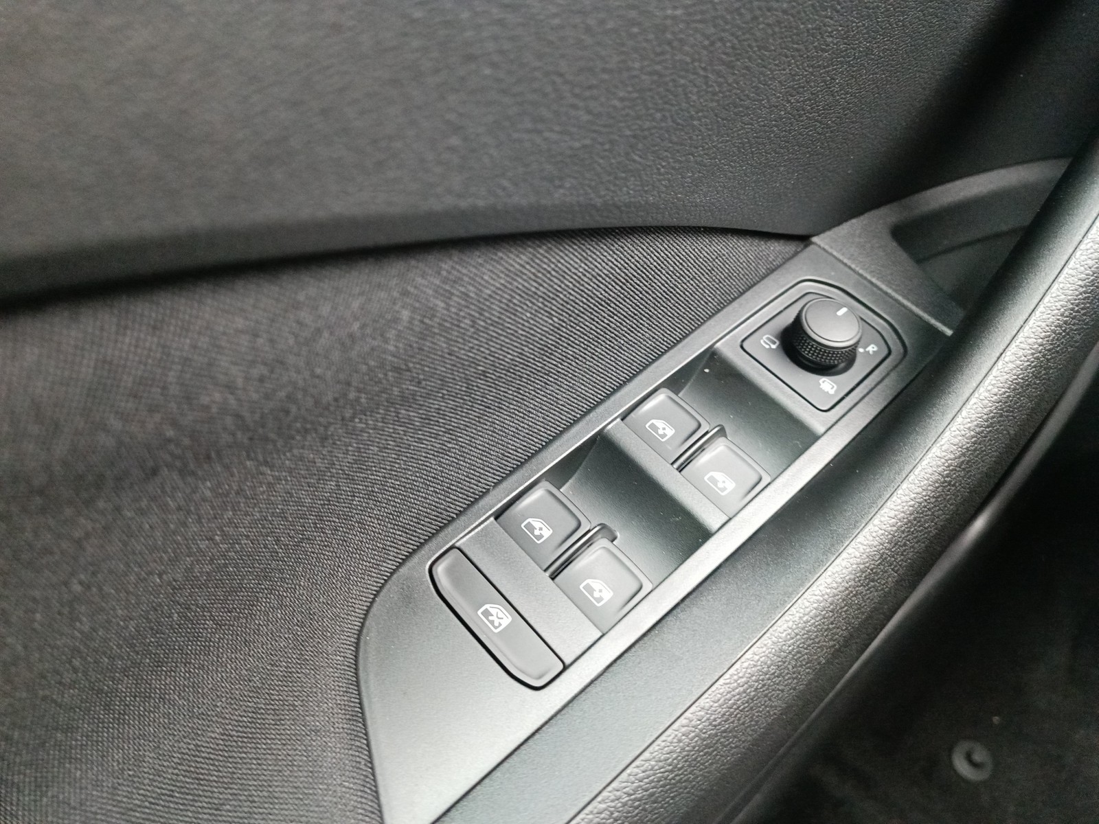 Skoda Kamiq 1.0TSI Selection AHK SMARTLINK PDC SHZ