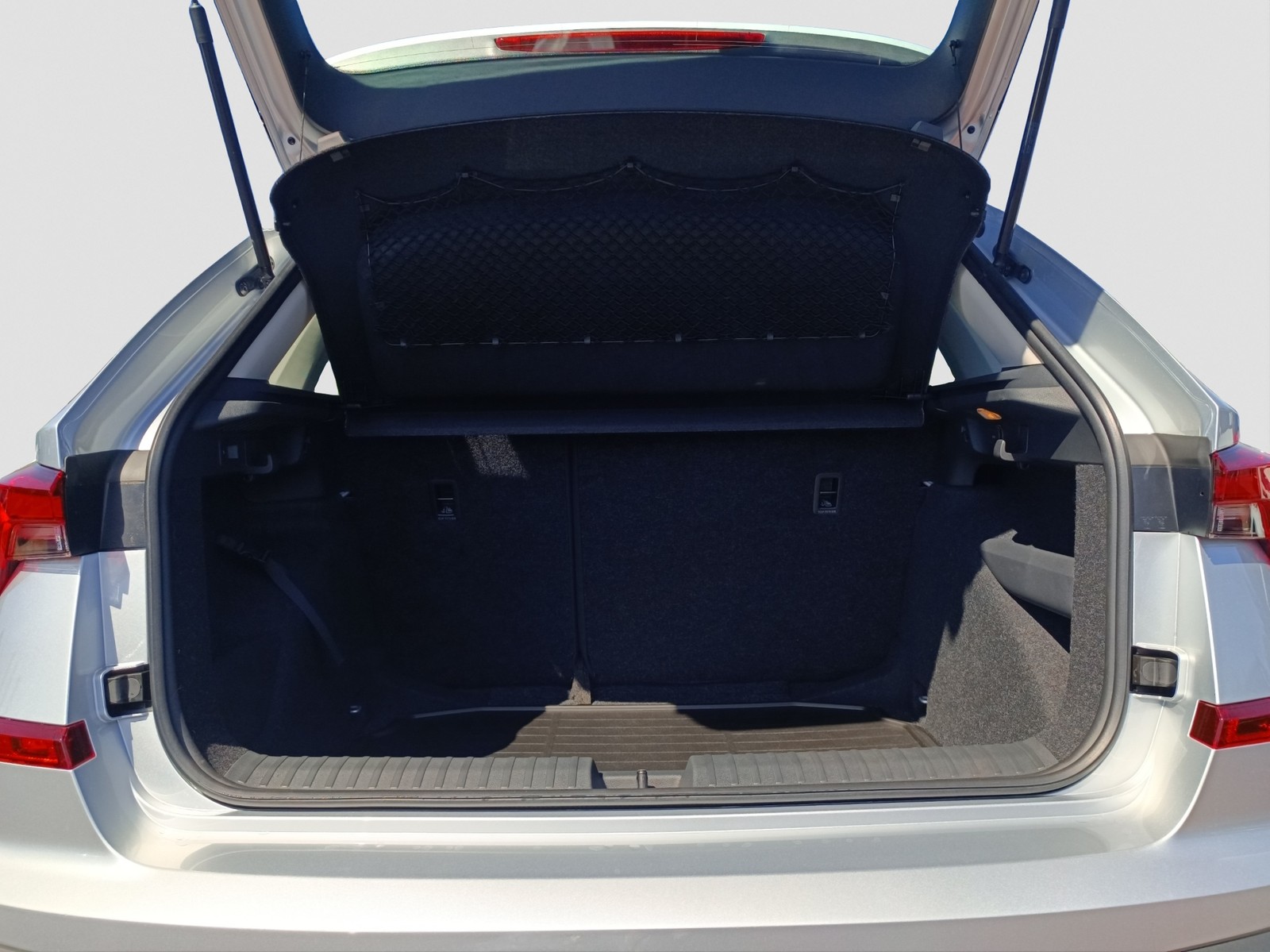Skoda Kamiq 1.0TSI Selection AHK SMARTLINK PDC SHZ