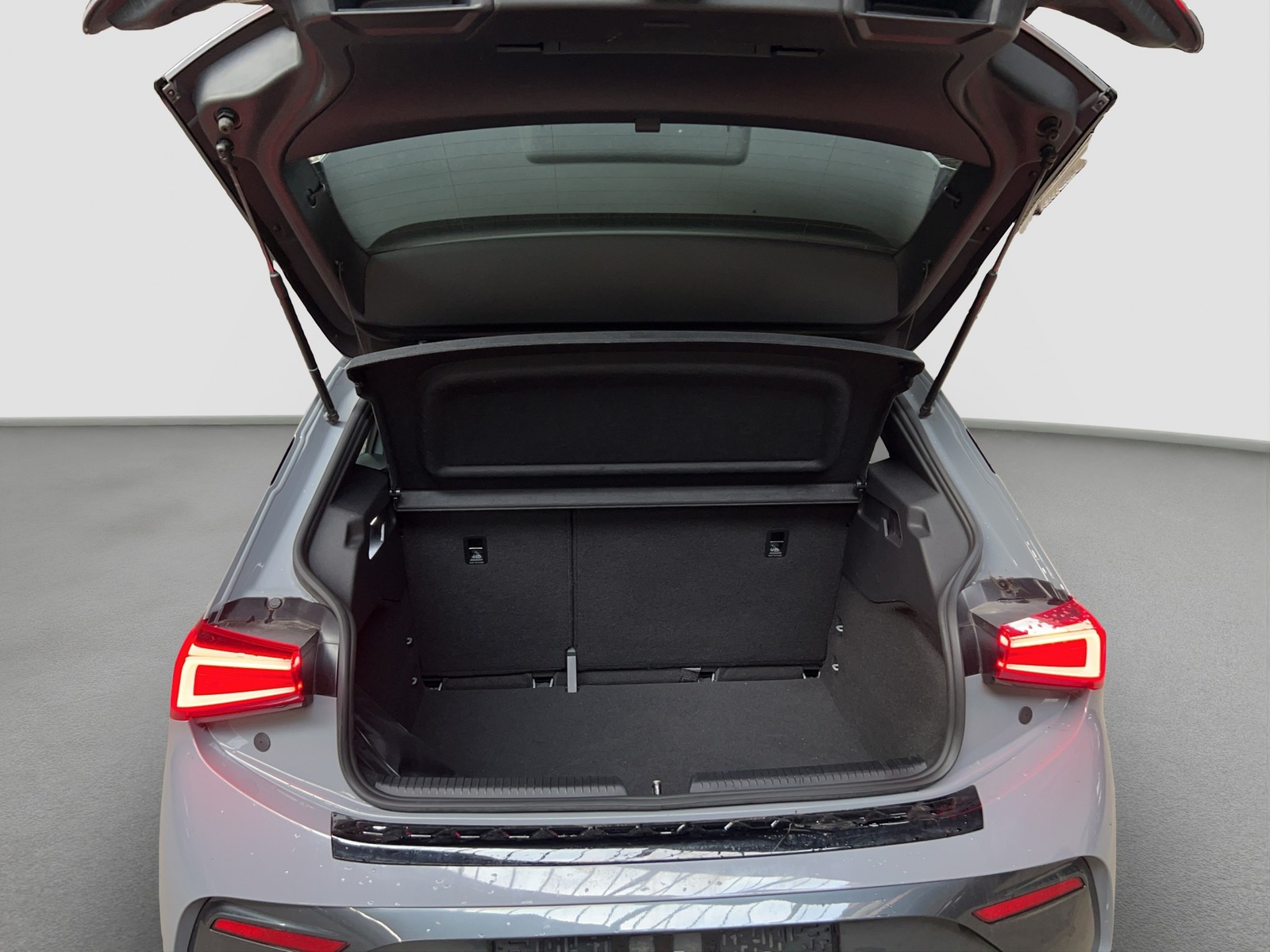 Cupra Born CAM ACC LM18 NAVI SITZHEIZUNG LED DAB KLIMA