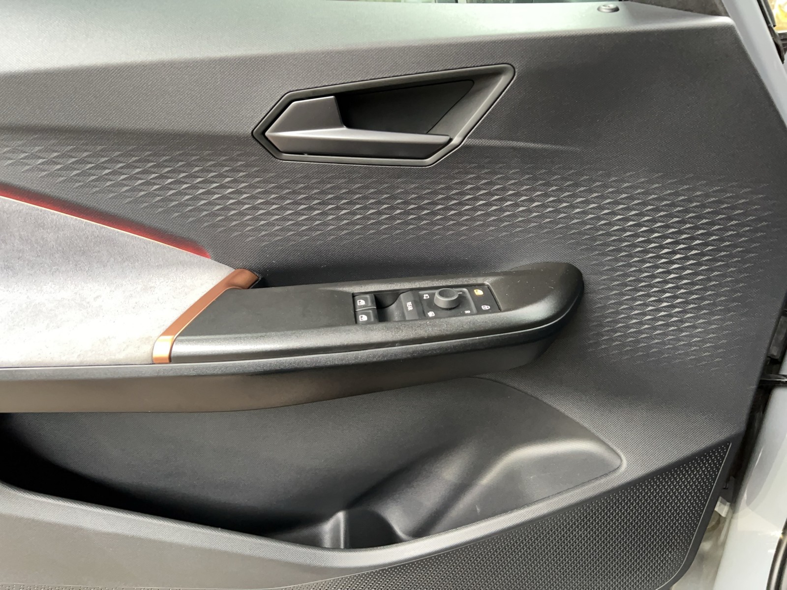 Cupra Born CAM ACC LM18 NAVI SITZHEIZUNG LED DAB KLIMA