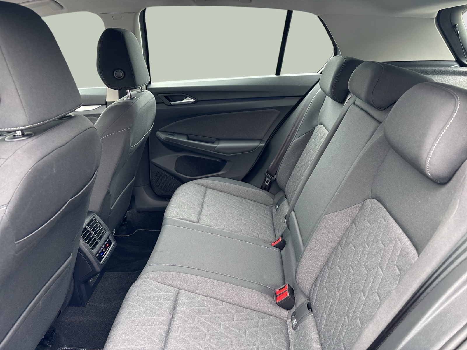 Volkswagen Golf VIII 2.0 LIFE ACC CARPLAY ALU SITZHEIZUNG