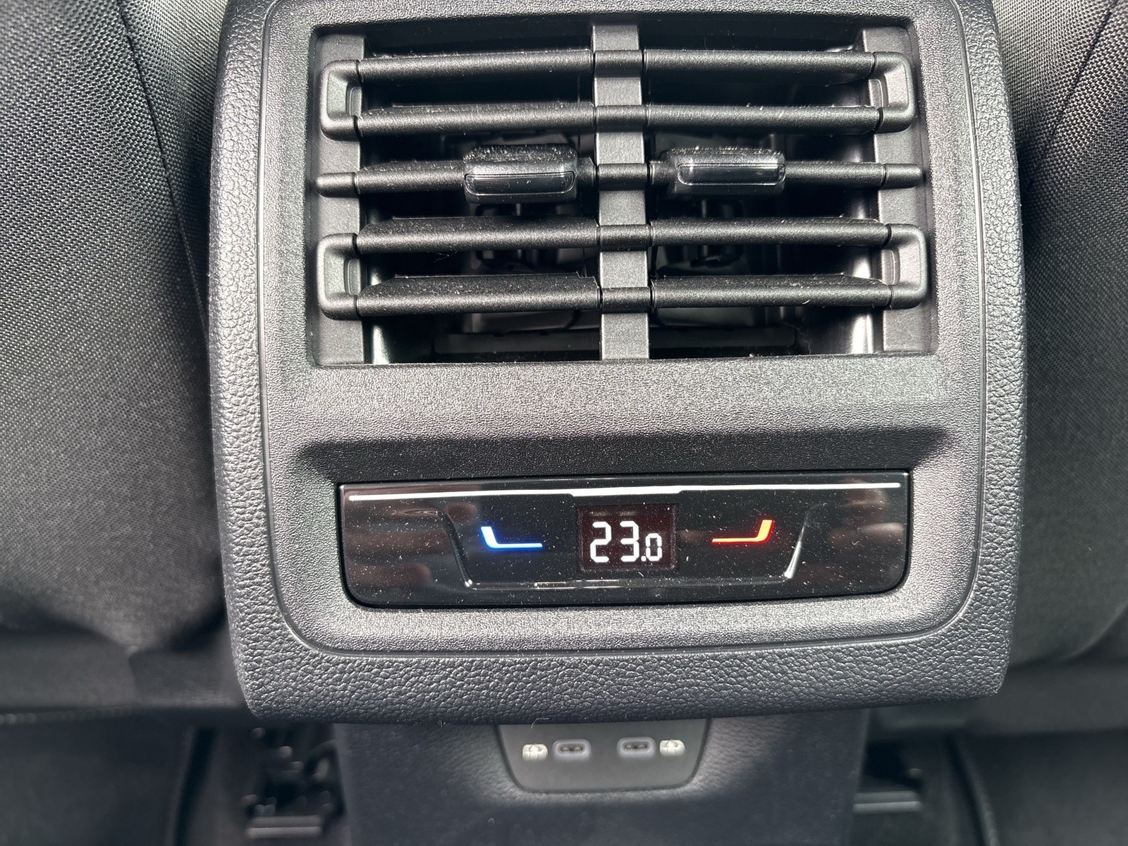 Volkswagen Golf VIII 2.0 LIFE ACC CARPLAY ALU SITZHEIZUNG
