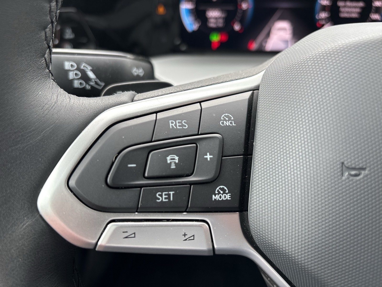 Volkswagen Golf VIII 2.0 LIFE ACC CARPLAY ALU SITZHEIZUNG