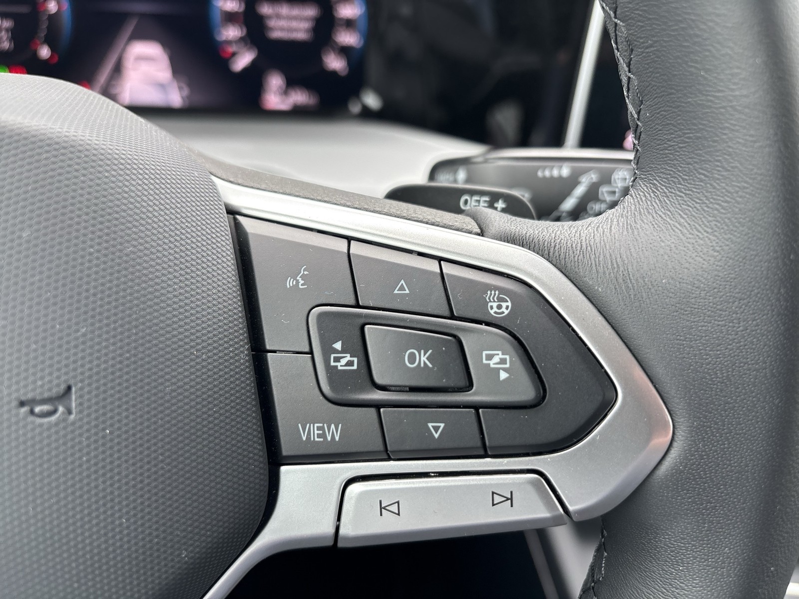 Volkswagen Golf VIII 2.0 LIFE ACC CARPLAY ALU SITZHEIZUNG