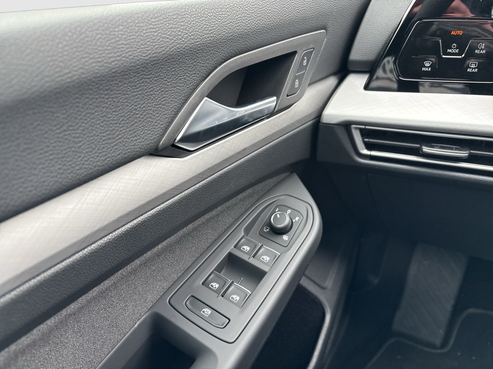 Volkswagen Golf VIII 2.0 LIFE ACC CARPLAY ALU SITZHEIZUNG