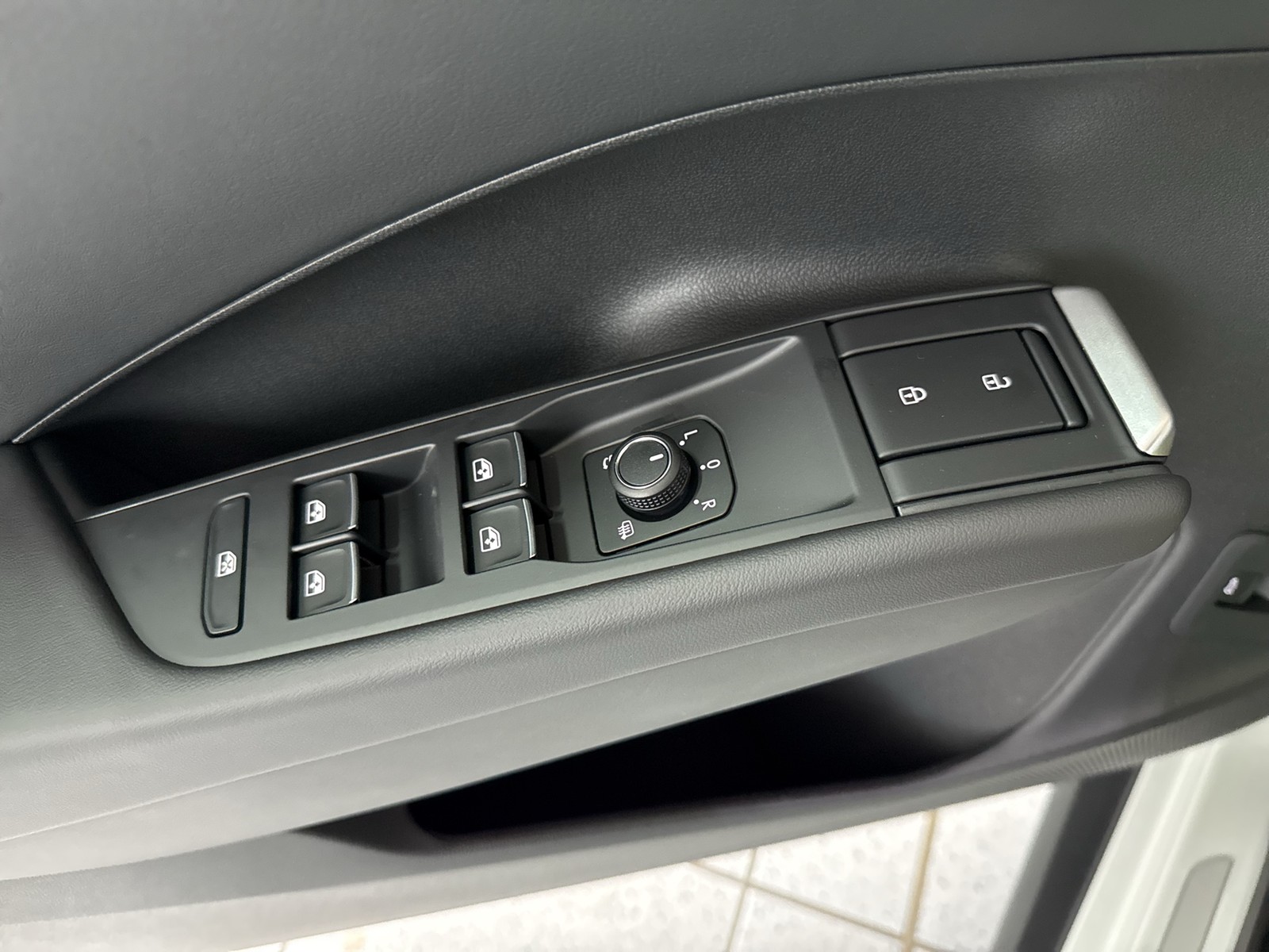 Volkswagen T-Roc 1.5 R-LINE DSG BLACKSTYLE eKLAPPE CAM LM20