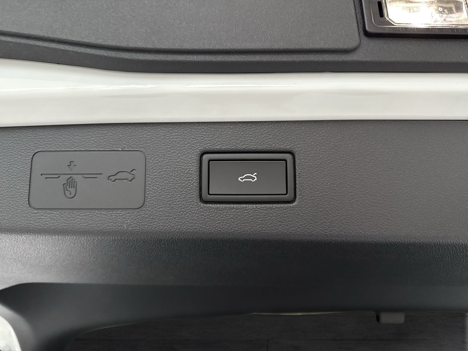 Volkswagen T-Roc 1.5 R-LINE DSG BLACKSTYLE eKLAPPE CAM LM20