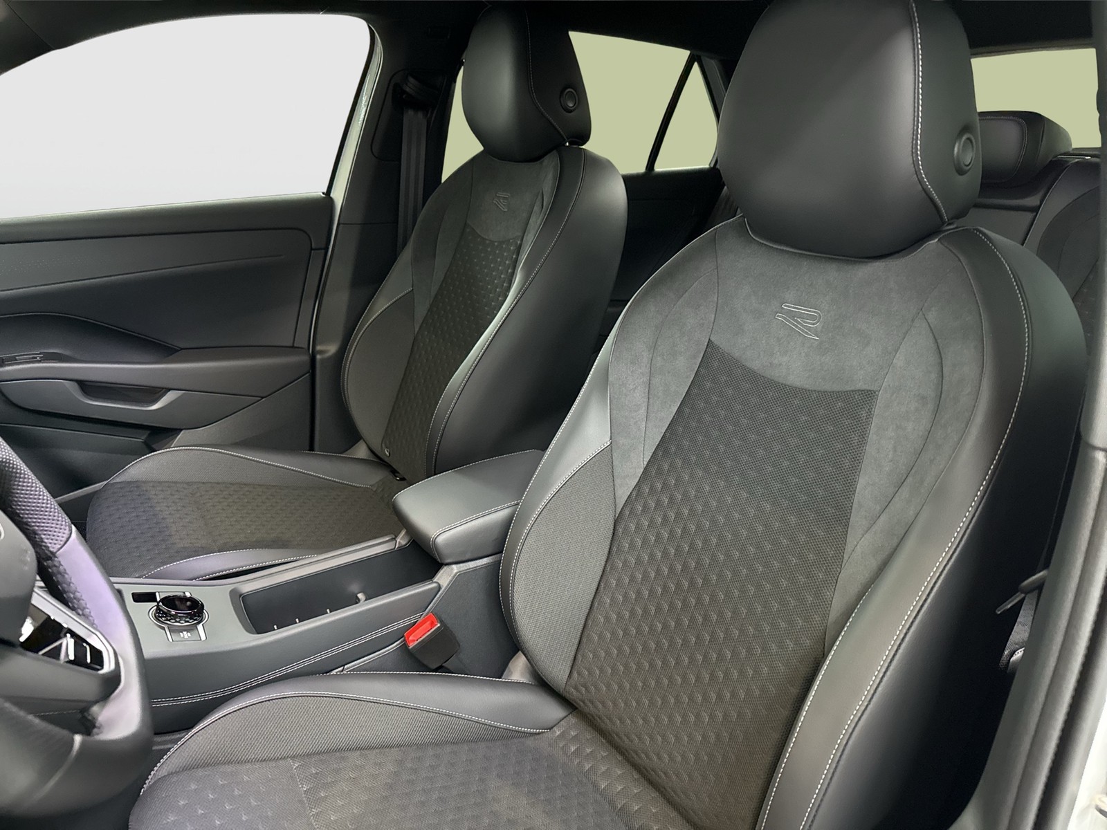 Volkswagen T-Roc 1.5 R-LINE DSG BLACKSTYLE eKLAPPE CAM LM20