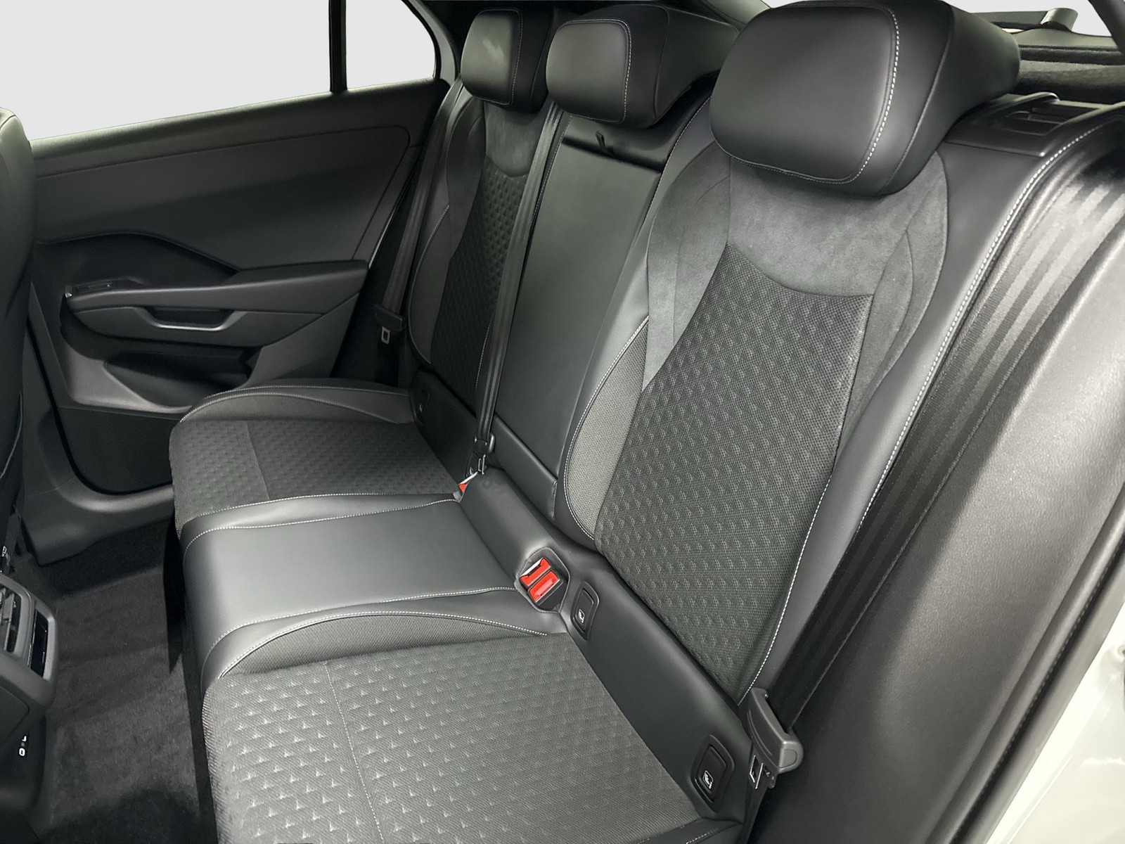 Volkswagen T-Roc 1.5 R-LINE DSG BLACKSTYLE eKLAPPE CAM LM20