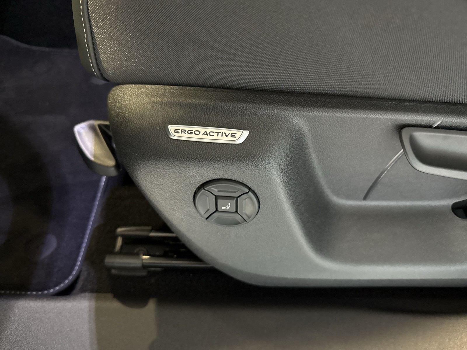 Volkswagen Tiguan 2.0 TDI 4MOTION R-LINE DSG BLACKSTYLE PANO AHK LM20