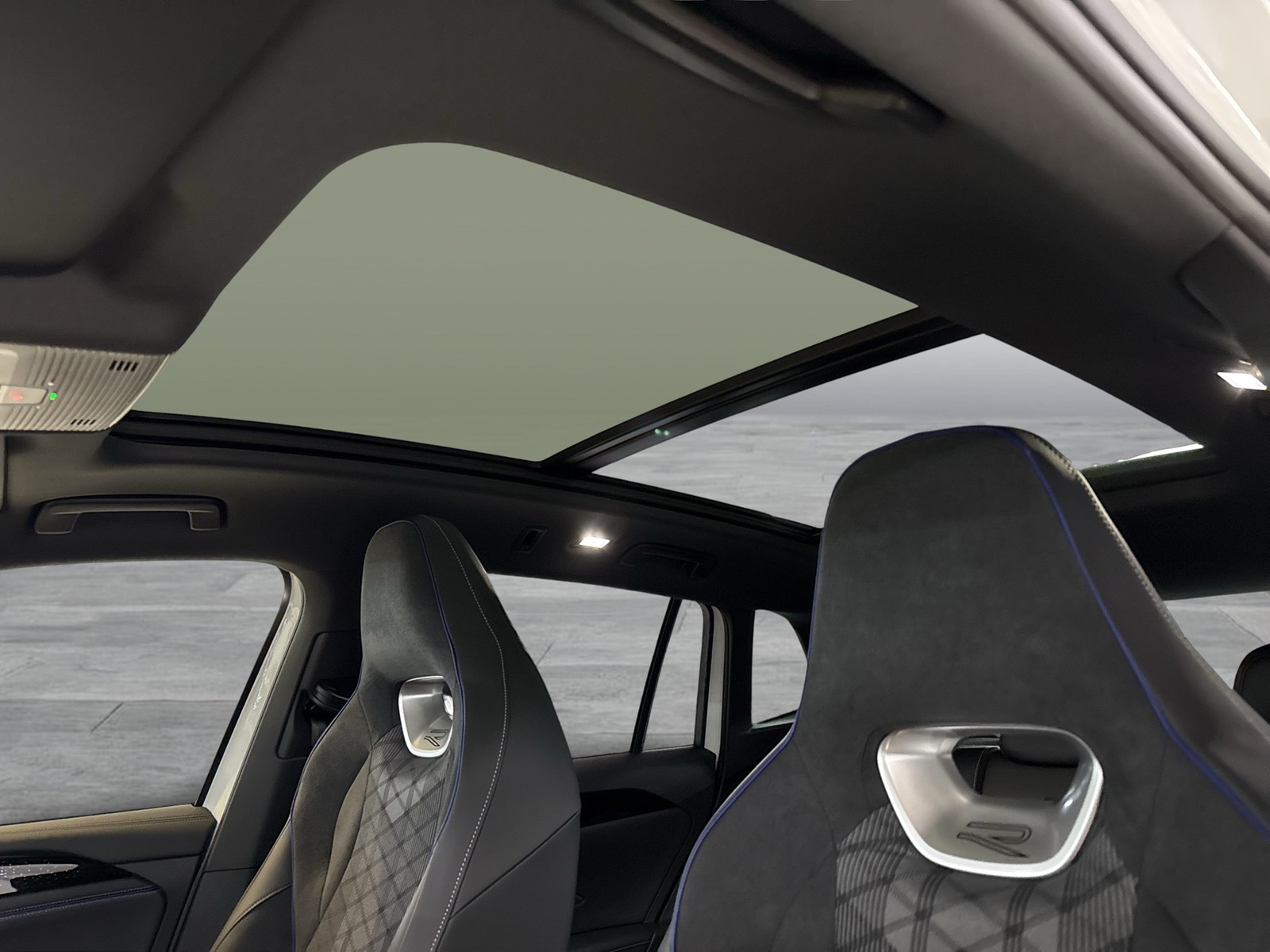 Volkswagen Tiguan 2.0 TDI 4MOTION R-LINE DSG BLACKSTYLE PANO AHK LM20