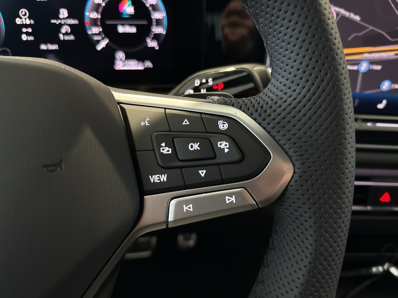 Volkswagen Tiguan 2.0 TDI 4MOTION R-LINE DSG BLACKSTYLE PANO AHK LM20