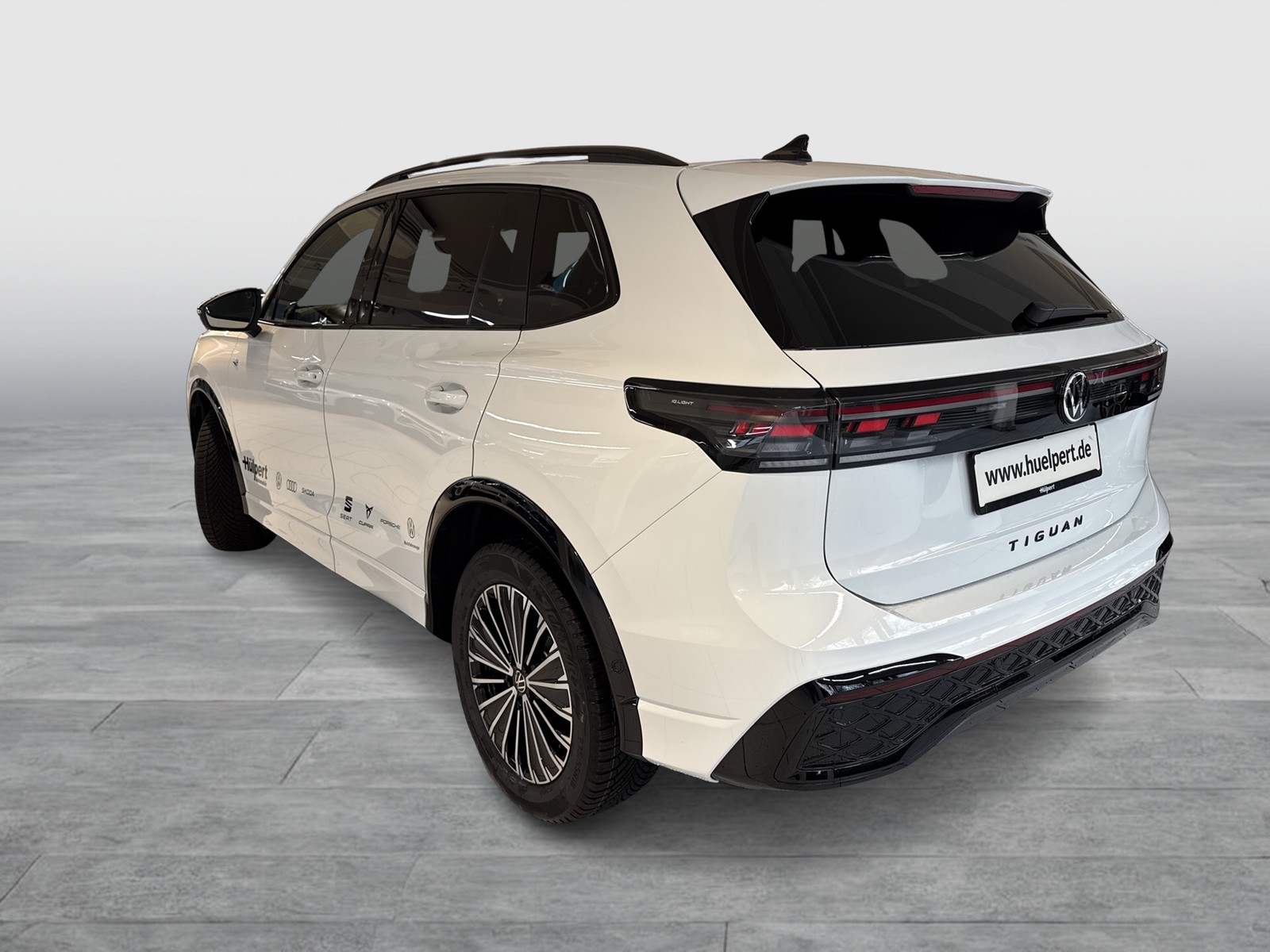 Volkswagen Tiguan 2.0 TDI 4MOTION R-LINE DSG BLACKSTYLE PANO AHK LM20