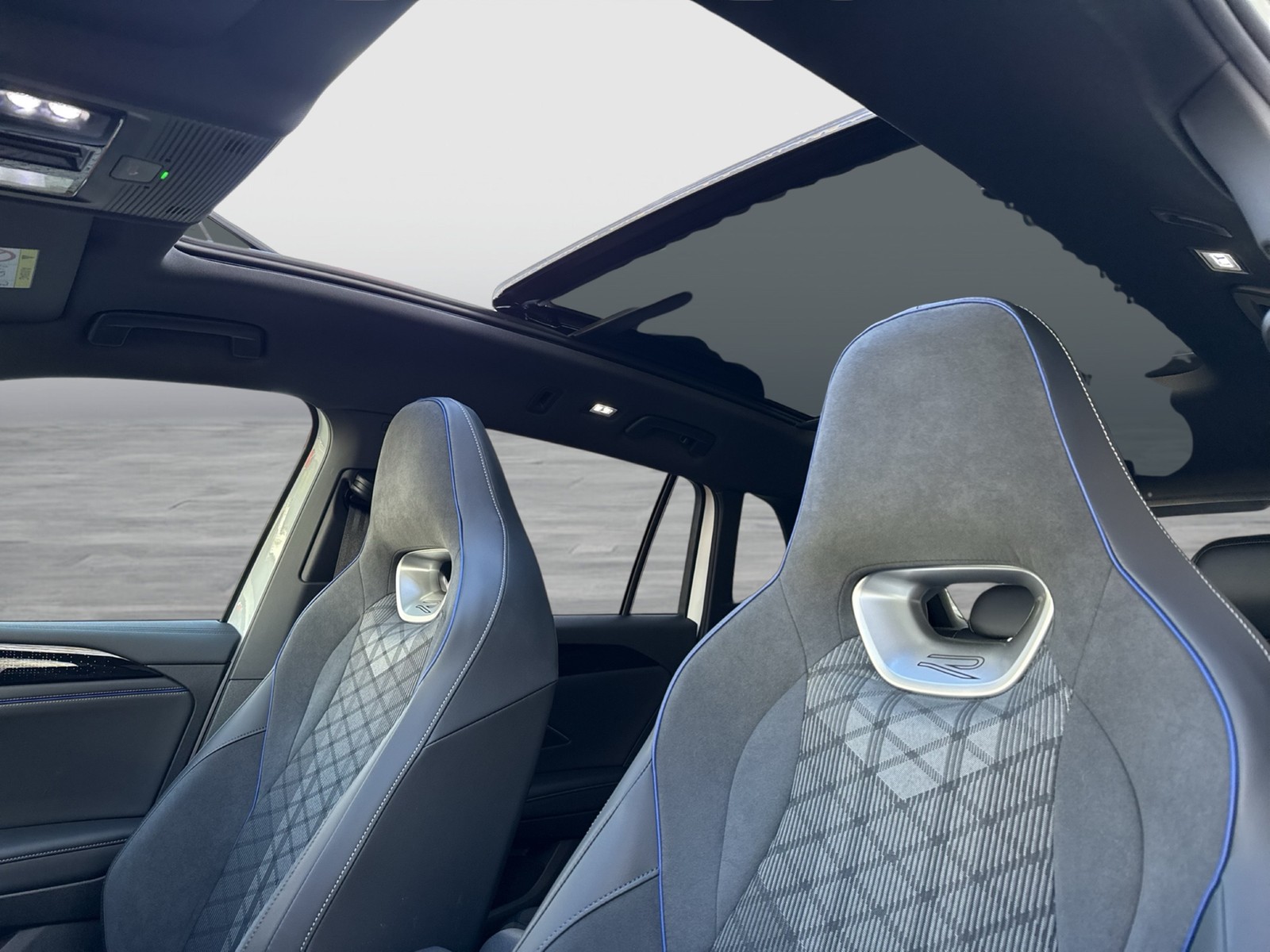 Volkswagen Tiguan 2.0 R-LINE 4MOTION DSG PANO AHK MATRIXLED