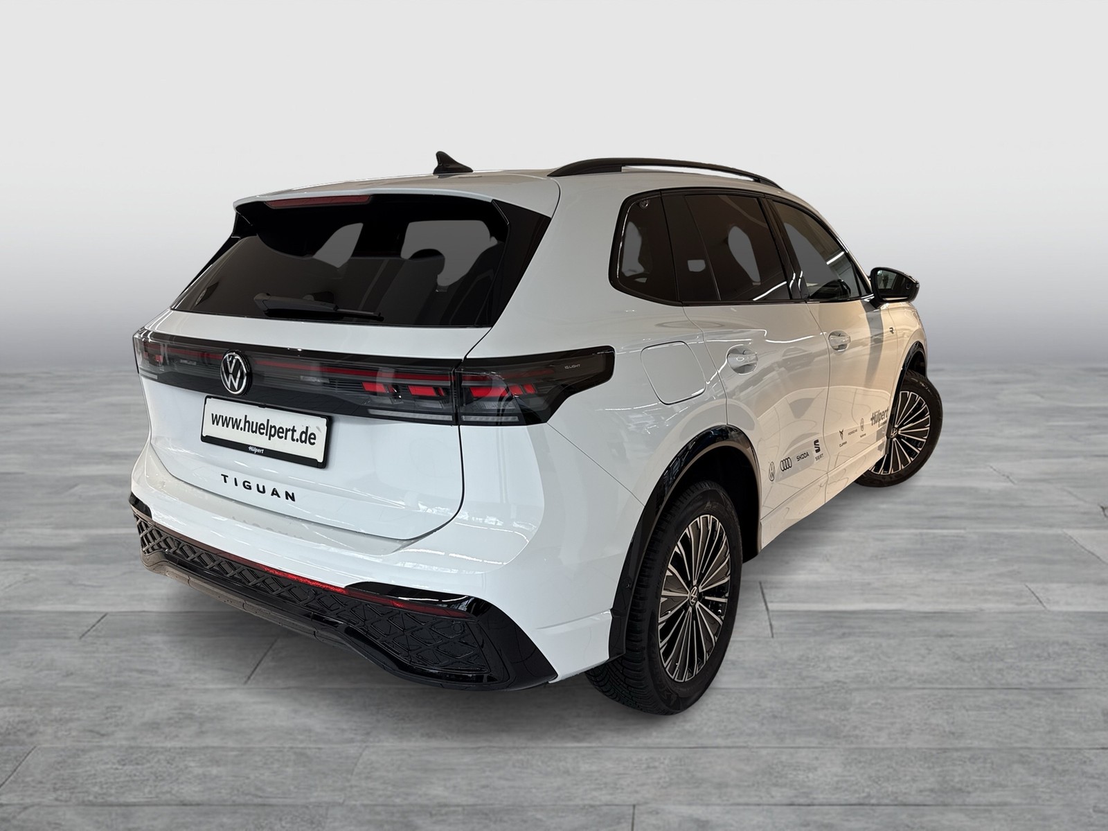 Volkswagen Tiguan 2.0 TDI 4MOTION R-LINE DSG BLACKSTYLE PANO AHK LM20