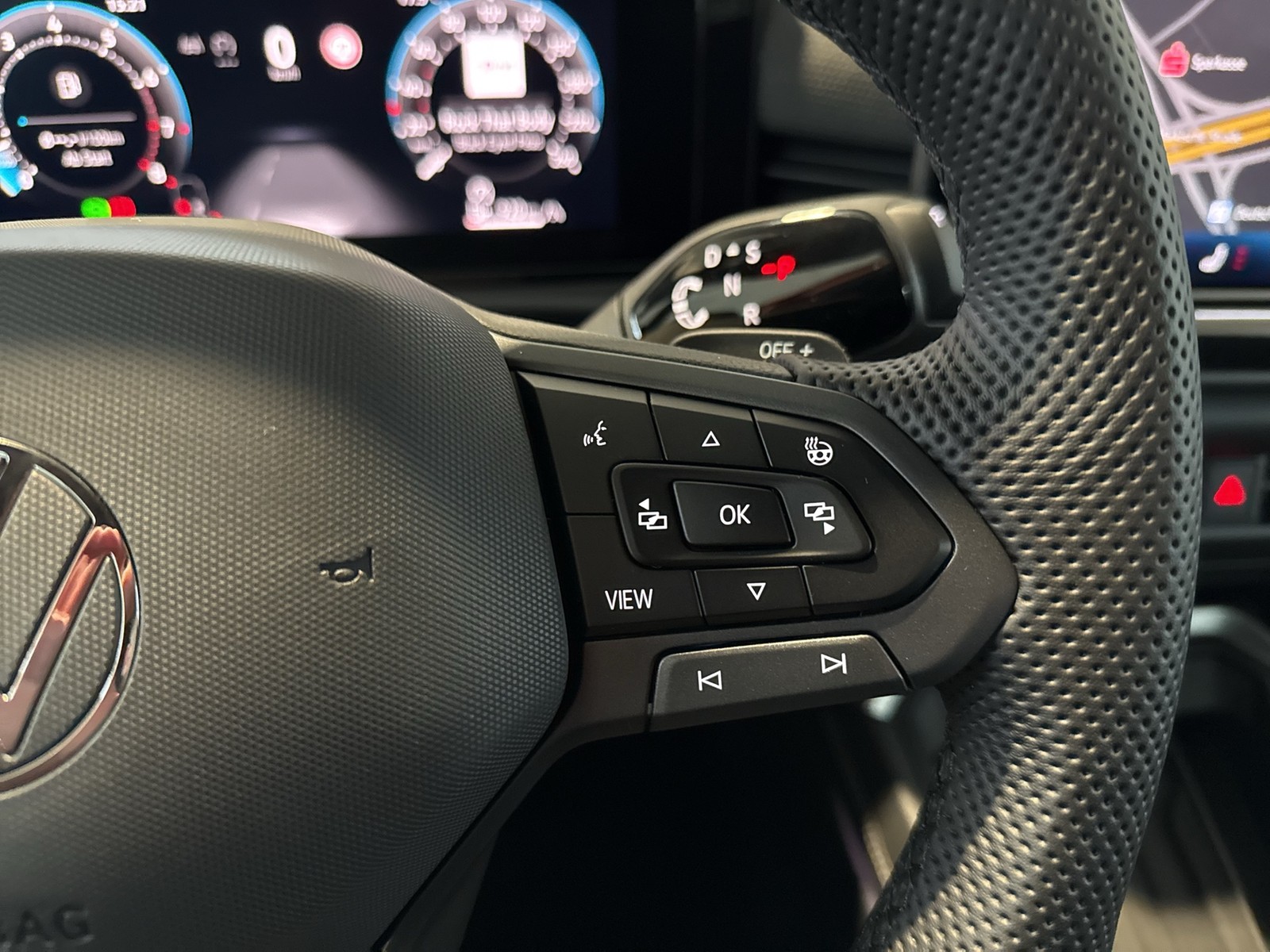 Volkswagen T-Roc 1.5 R-LINE DSG BLACKSTYLE eKLAPPE CAM LM20