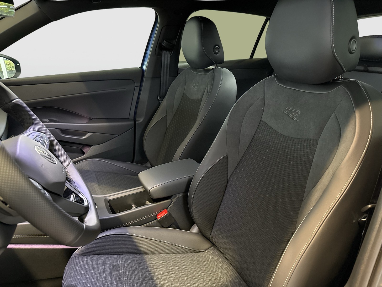 Volkswagen T-Roc 1.5 R-LINE DSG BLACKSTYLE eKLAPPE CAM LM20