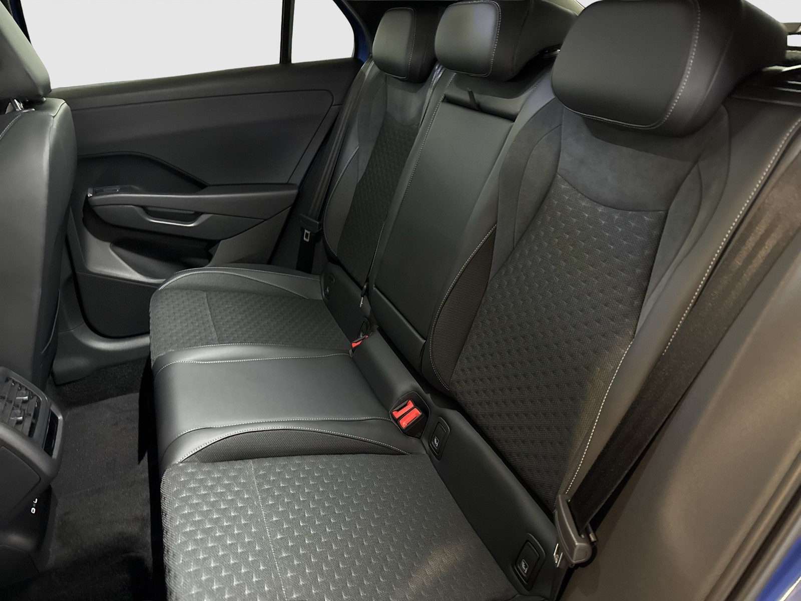 Volkswagen T-Roc 1.5 R-LINE DSG BLACKSTYLE eKLAPPE CAM LM20