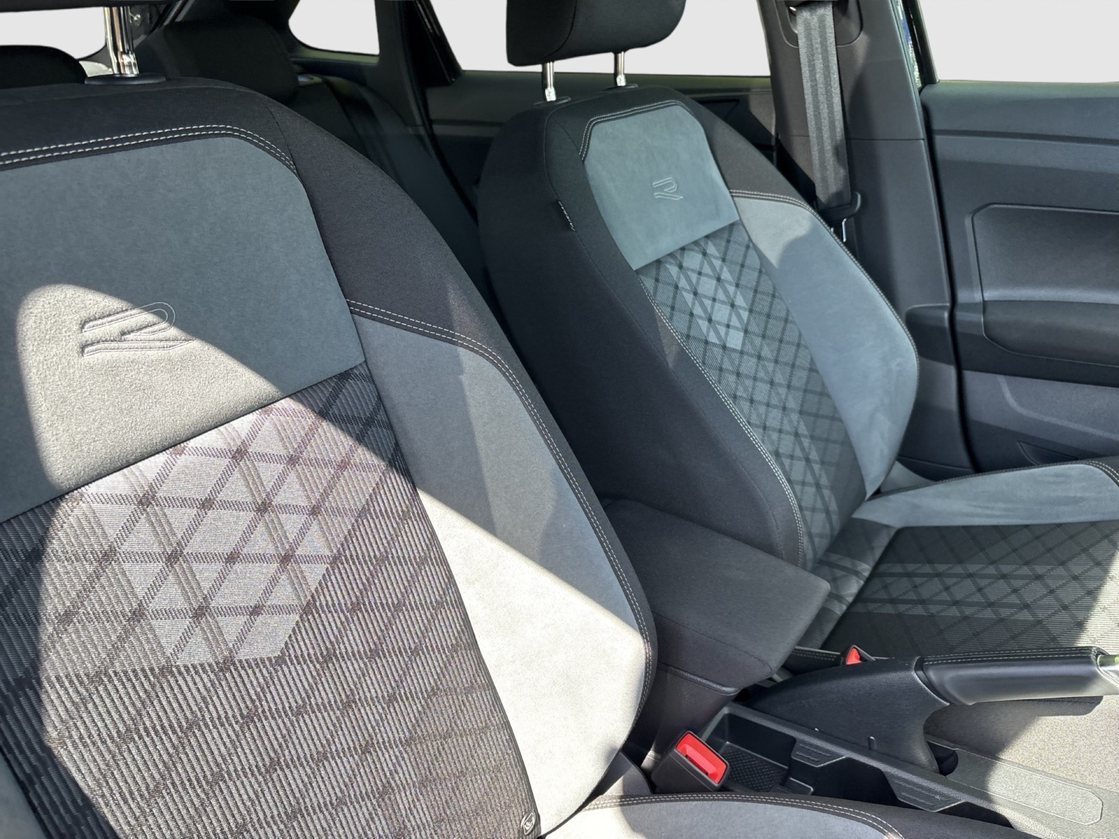 Volkswagen Taigo 1.5 R-LINE BEATS KAMERA ACC ALU18 MATRIX