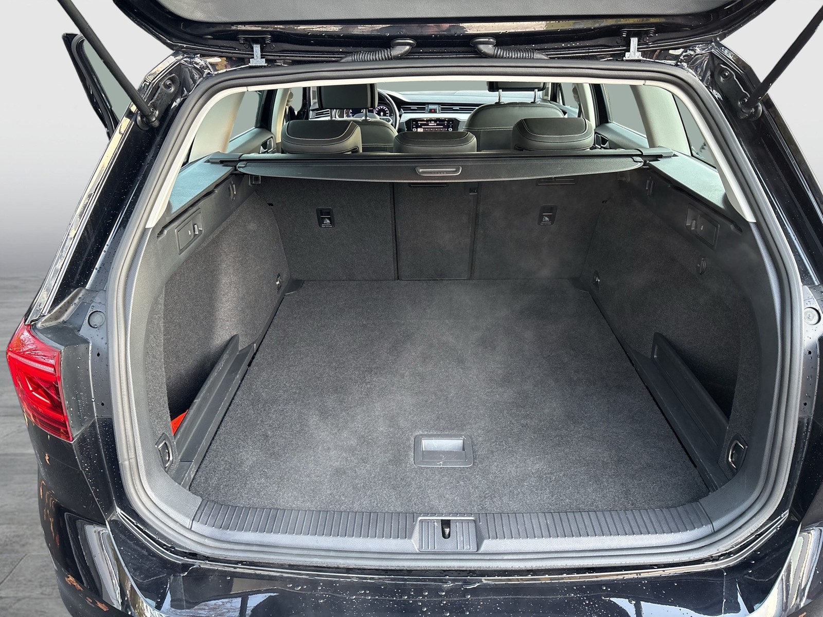 Volkswagen Passat Variant 1.5 ELEGANCE STANDHZ CAM ACC LM17