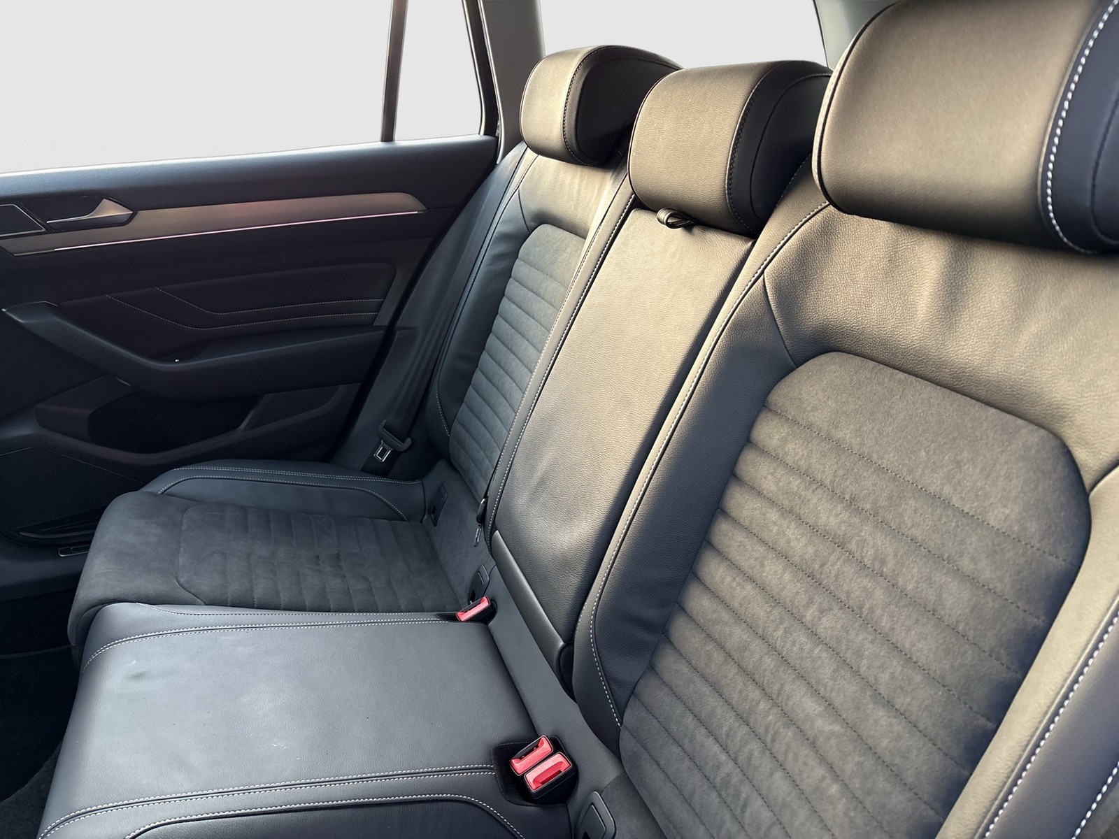 Volkswagen Passat Variant 1.5 ELEGANCE STANDHZ CAM ACC LM17