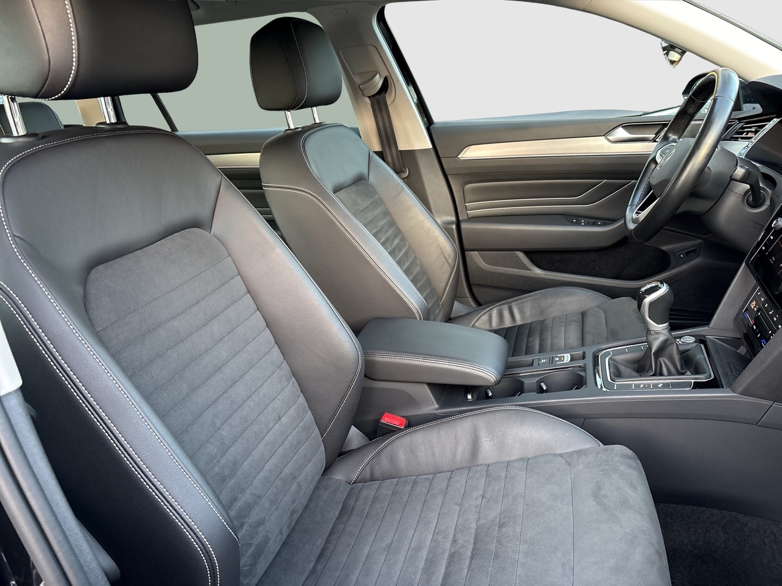 Volkswagen Passat Variant 1.5 ELEGANCE STANDHZ CAM ACC LM17