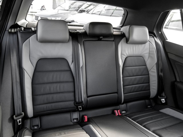 Volkswagen Golf VIII 2.0 GTD LEDER AHK CAM ACC LM19 DCC